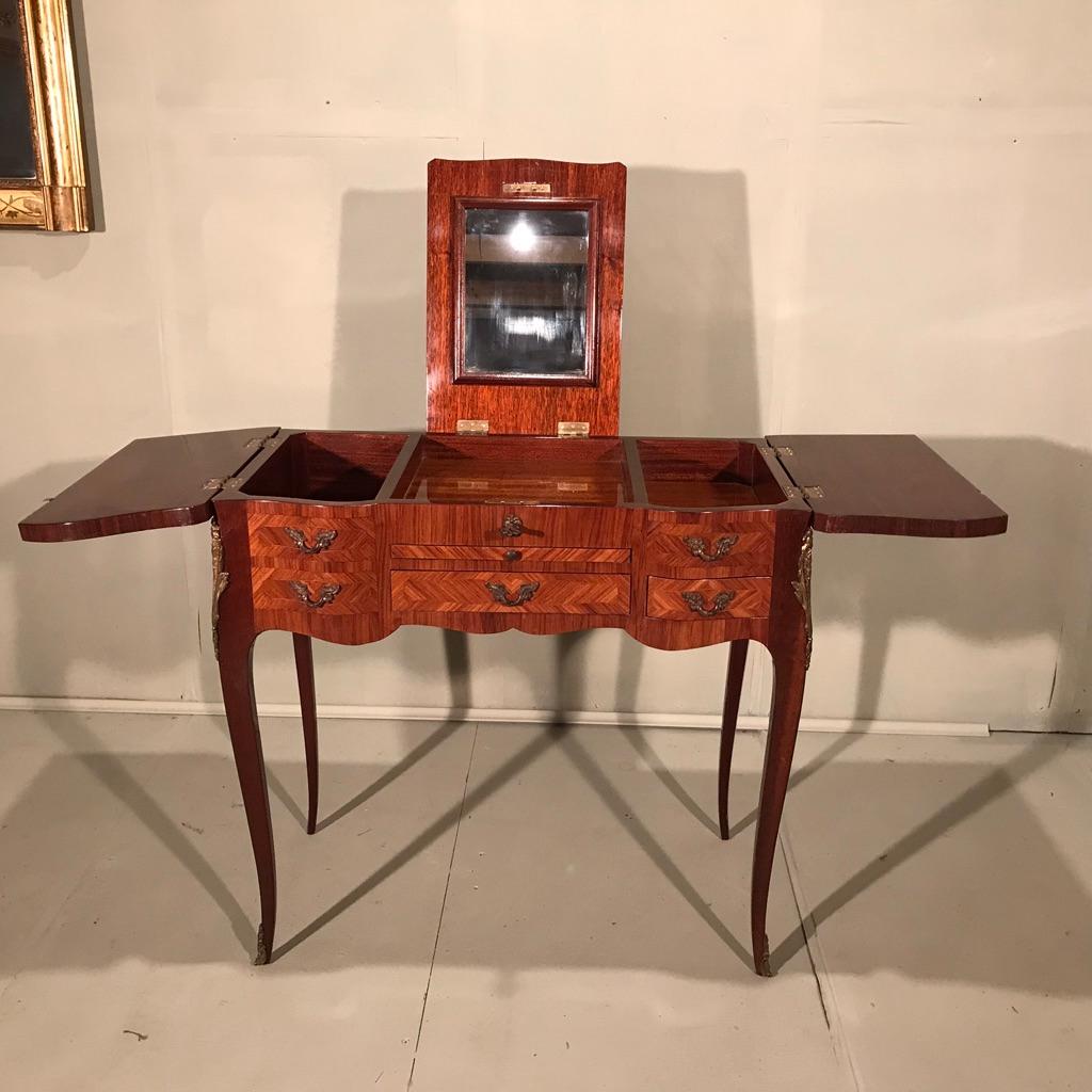 Walnut French Early 20th Century Dressing Table with Lift Up Mirror with Marquetry