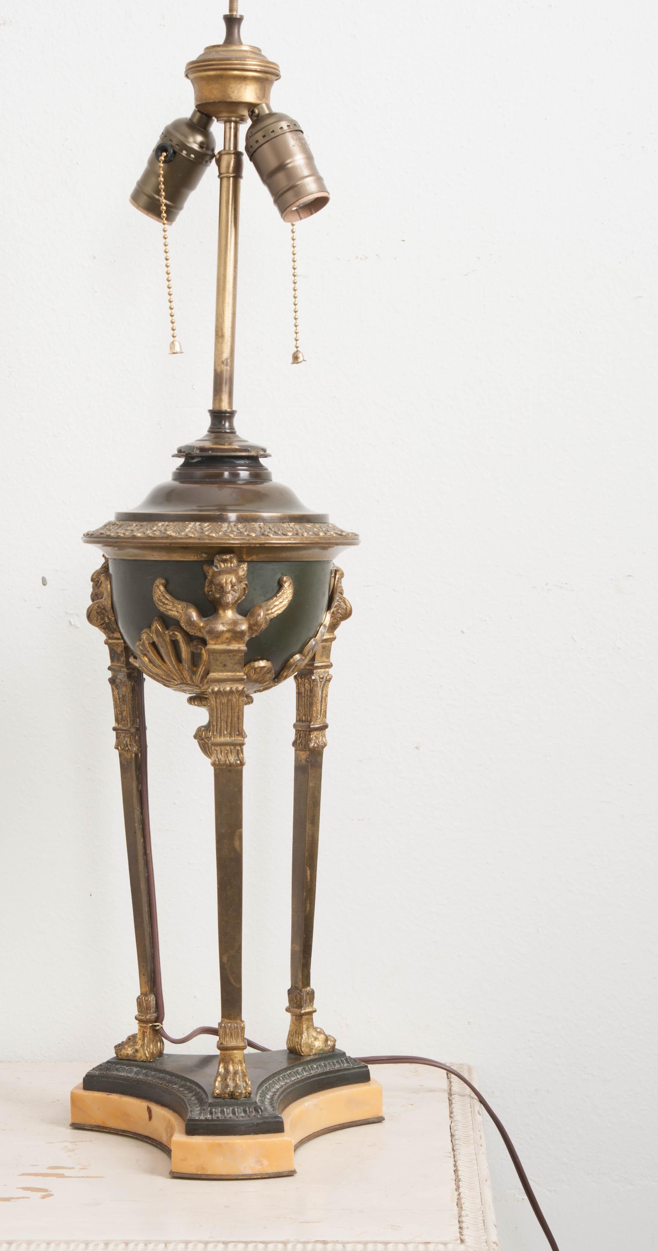 French Early 20th Century Empire Brass and Bronze Table Lamp and Shade In Good Condition For Sale In Baton Rouge, LA