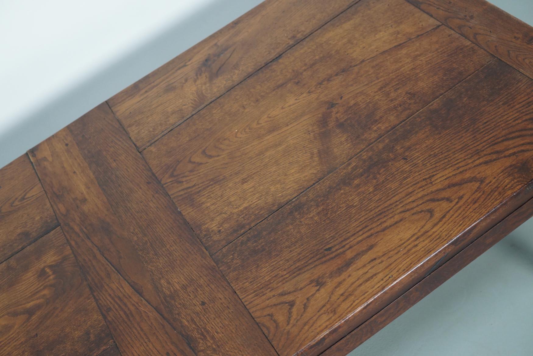 Table basse en chêne rustique de ferme française du début du 20e siècle Bon état - En vente à Nijmegen, NL