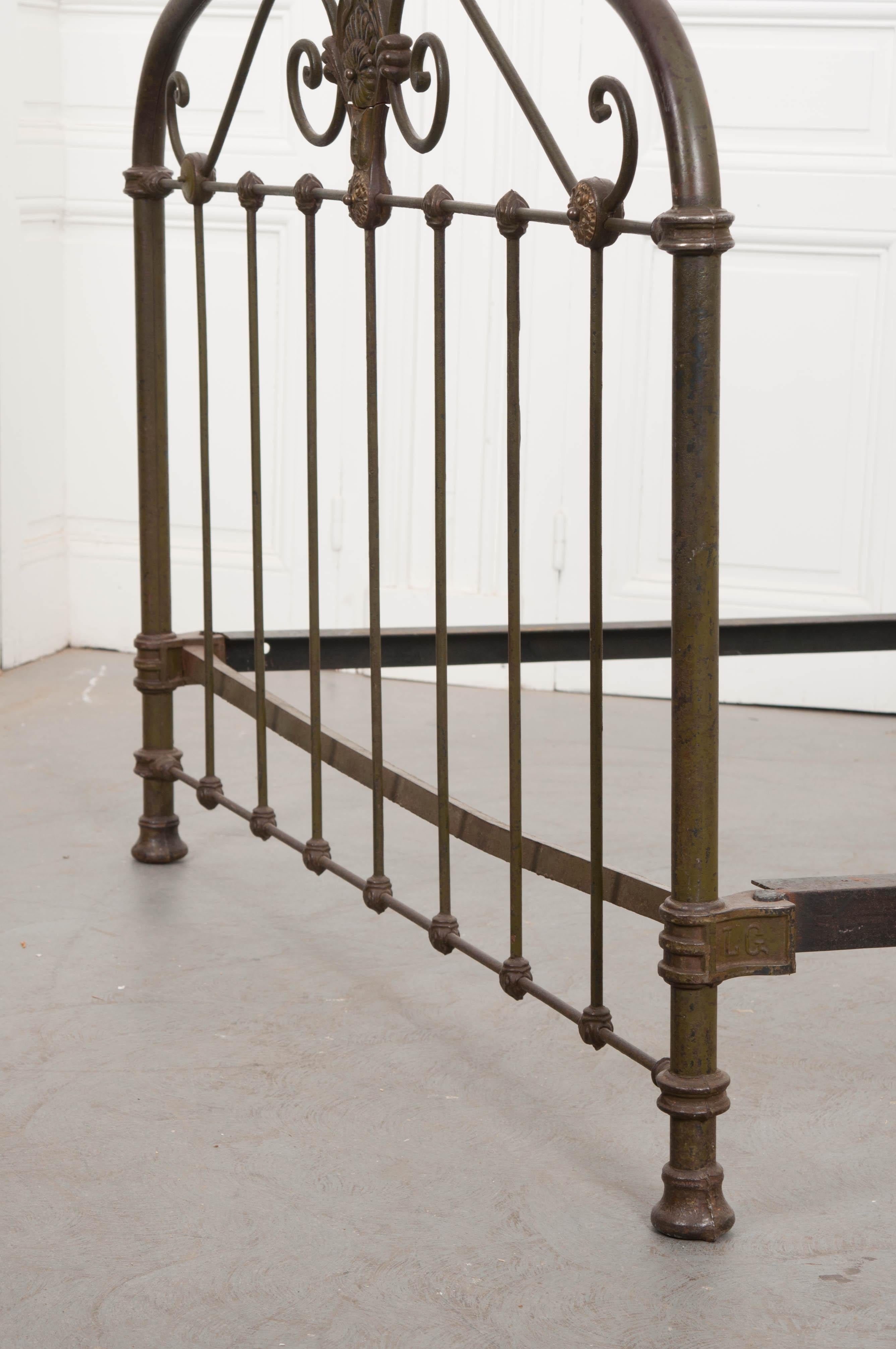 French Early 20th Century Full Metal Daybed In Good Condition For Sale In Baton Rouge, LA