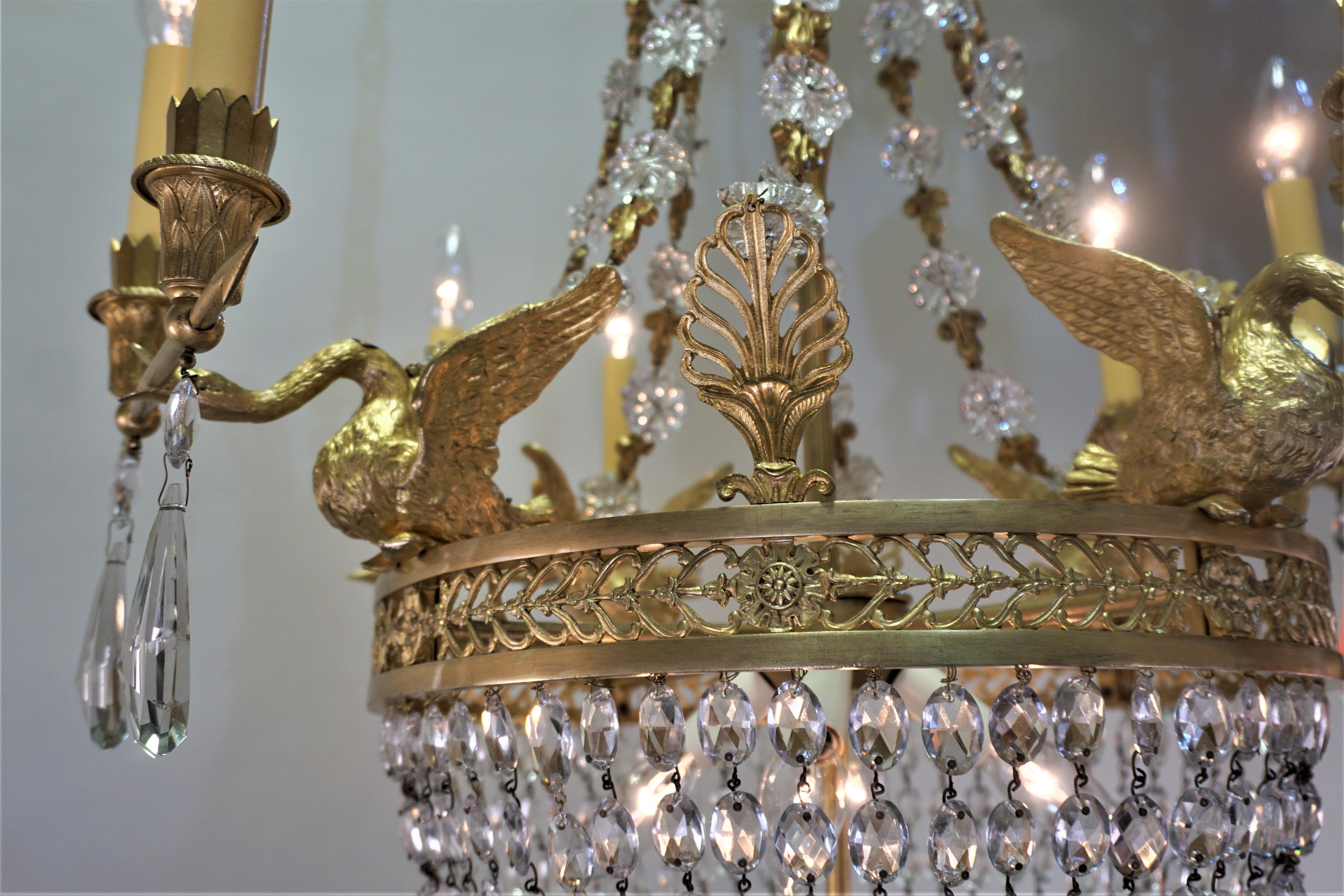 French Early 20th Century Gilt Bronze and Crystal Chandelier For Sale 1