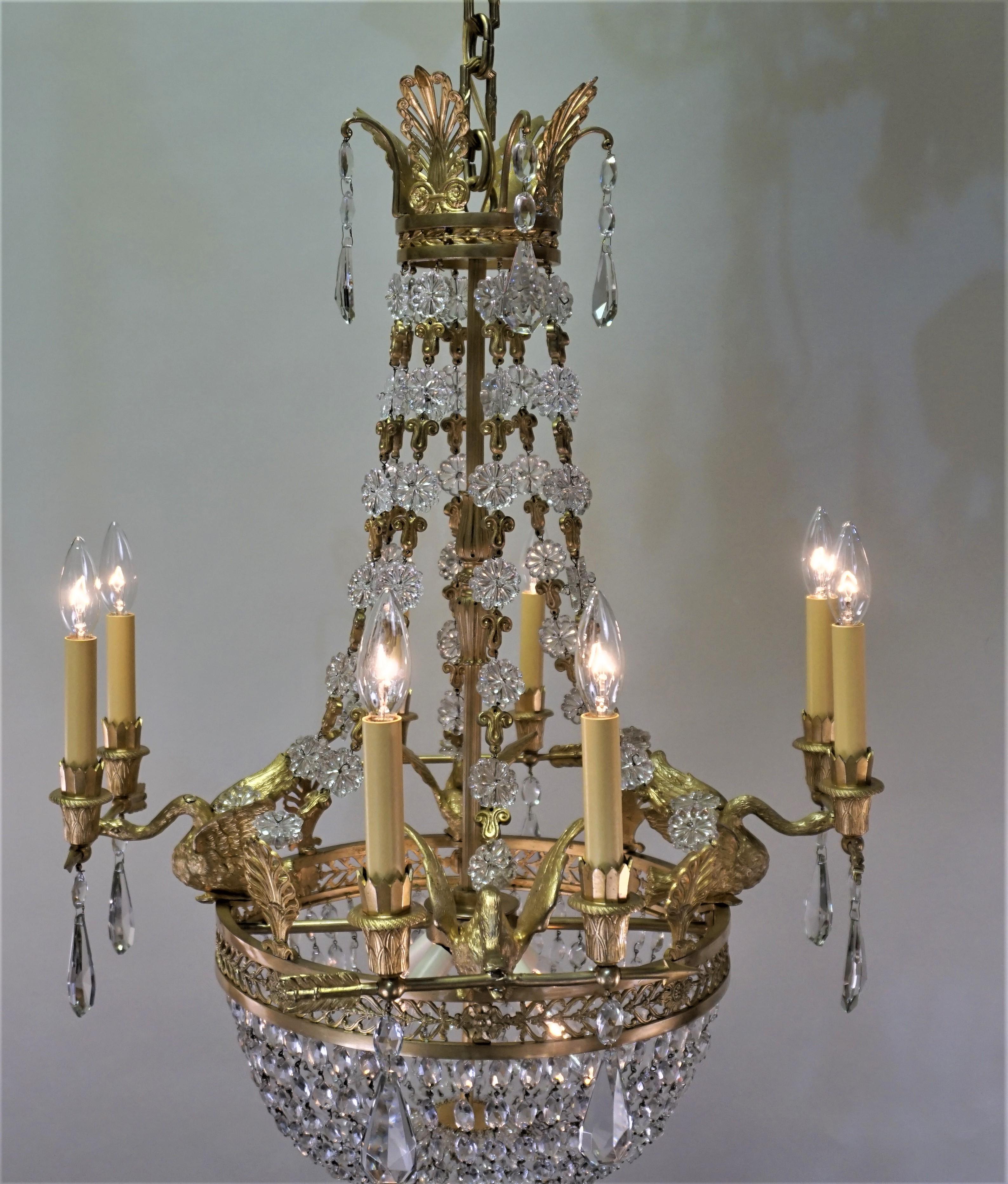 French Early 20th Century Gilt Bronze and Crystal Chandelier For Sale 2
