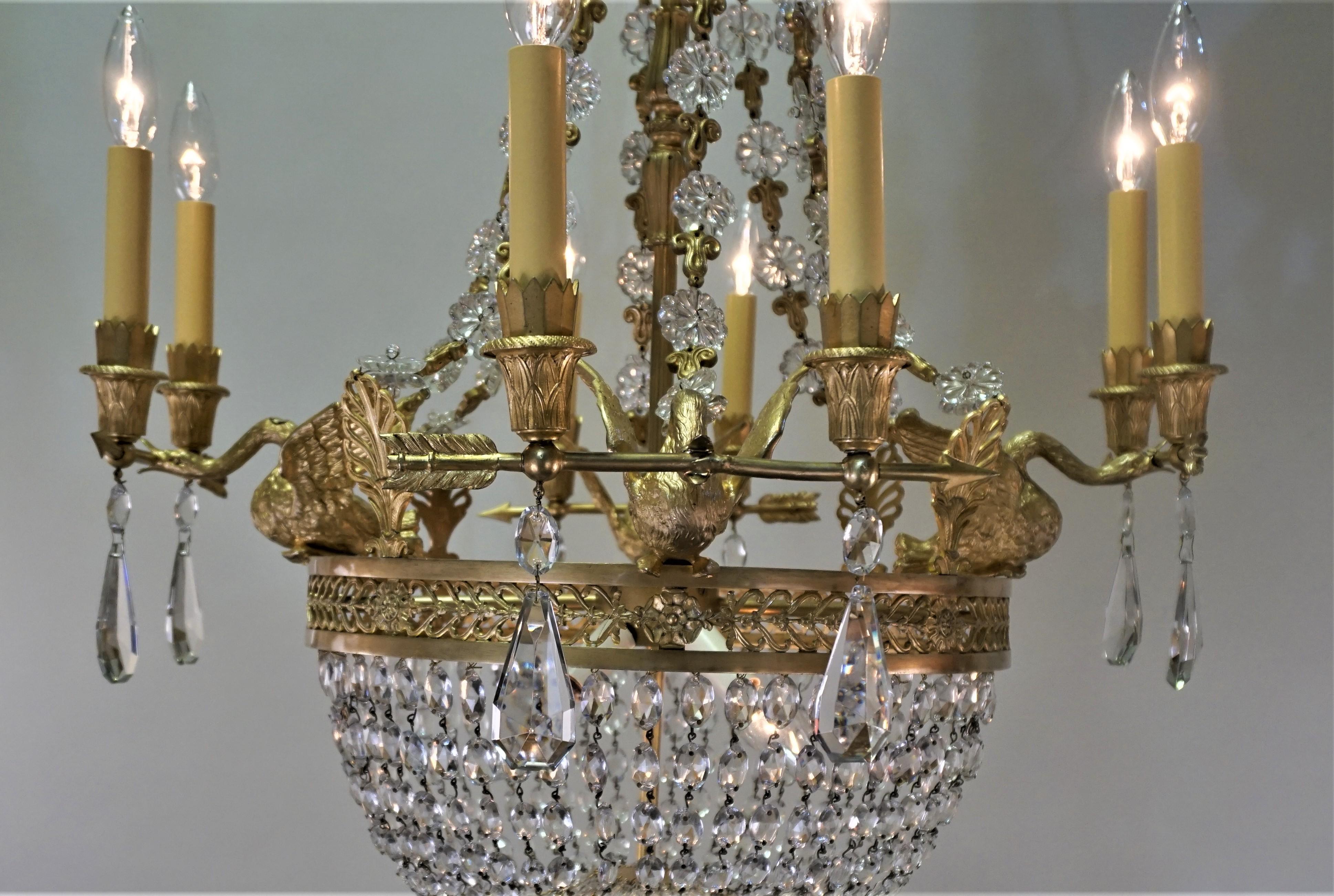 Kronleuchter aus vergoldeter Bronze und Kristall aus dem frühen 20. Jahrhundert im Angebot 1
