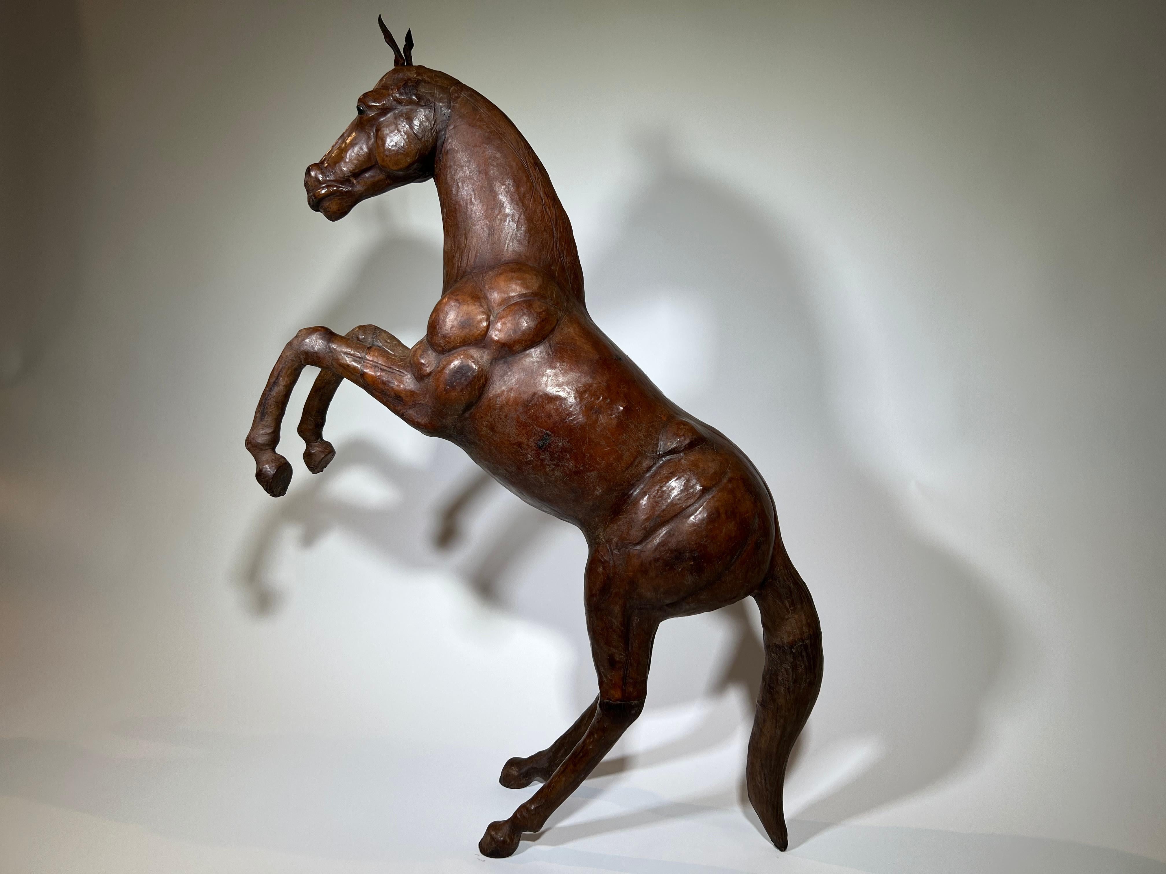 Français Sculpture de cheval en cuir française du début du 20e siècle en vente