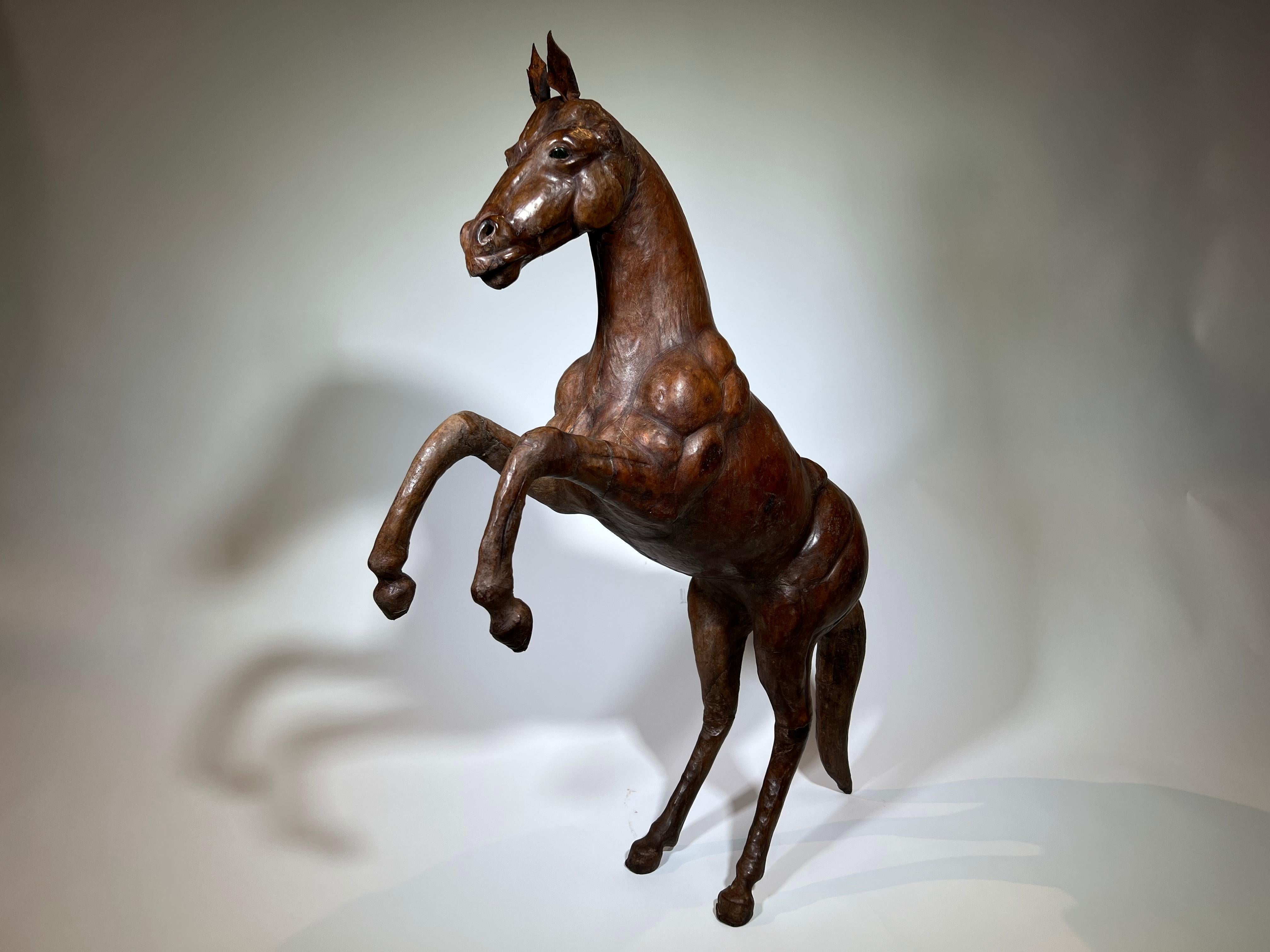 Cuir Sculpture de cheval en cuir française du début du 20e siècle en vente