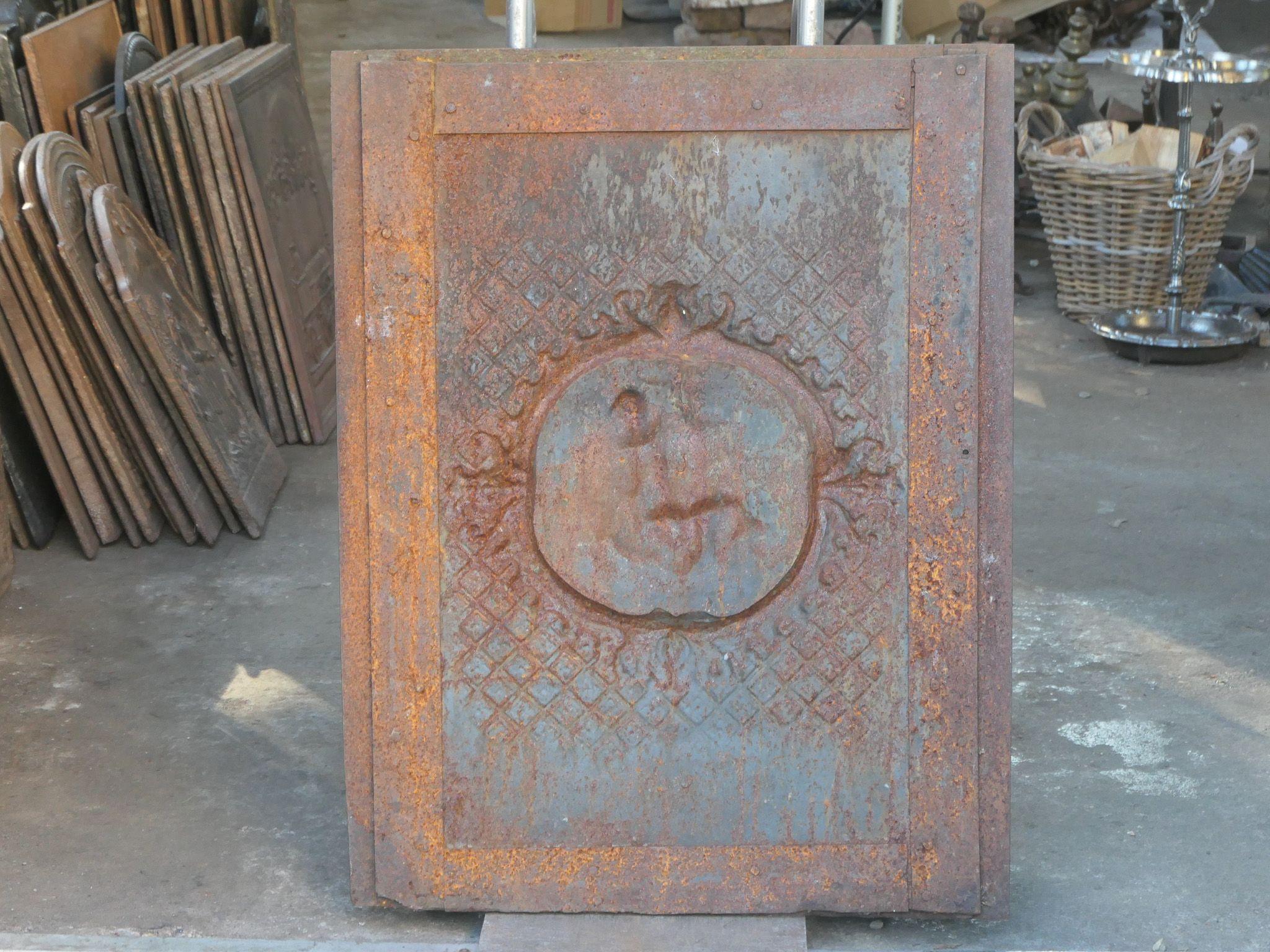 French Early 20th Century Louis XV Style 'Cupids' Fireback / Backsplash. For Sale 4