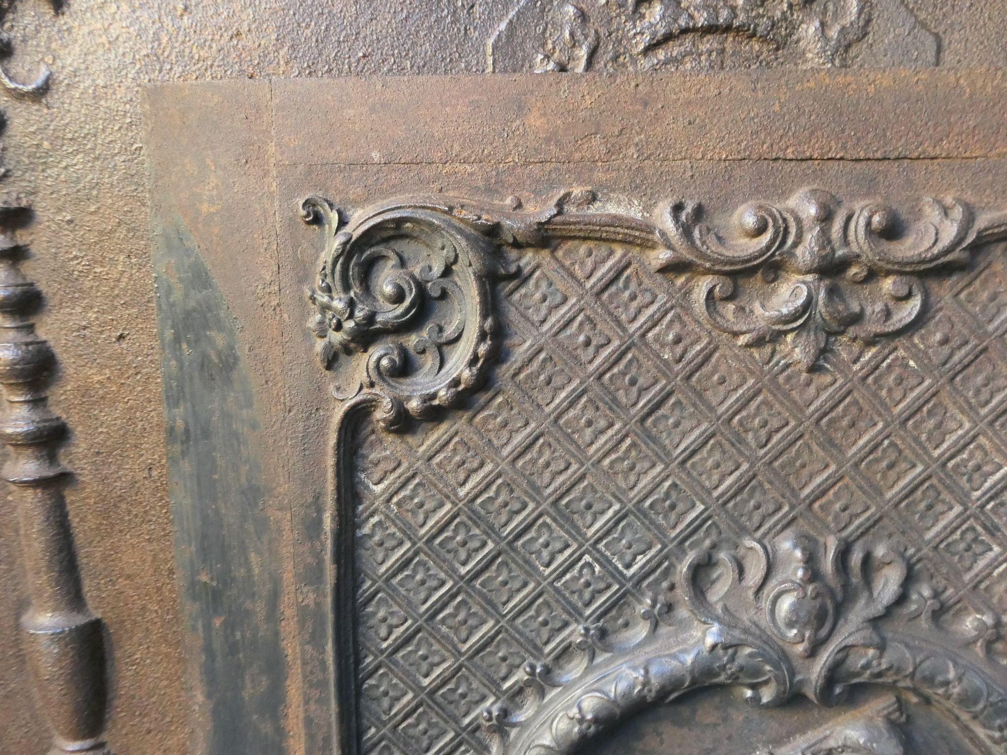 French Early 20th Century Louis XV Style 'Cupids' Fireback / Backsplash. In Good Condition For Sale In Soest, NL
