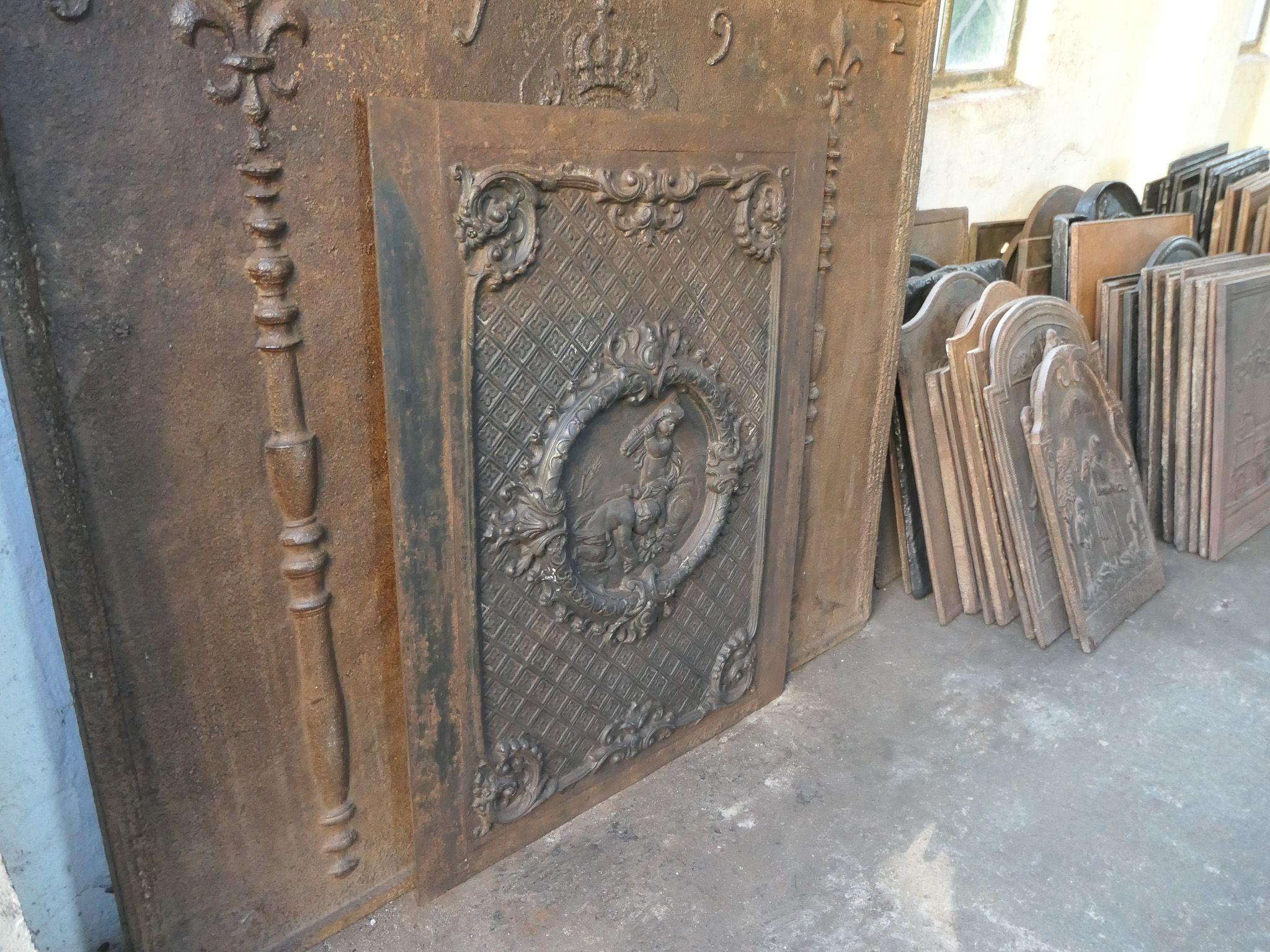 French Early 20th Century Louis XV Style 'Cupids' Fireback / Backsplash. For Sale 3