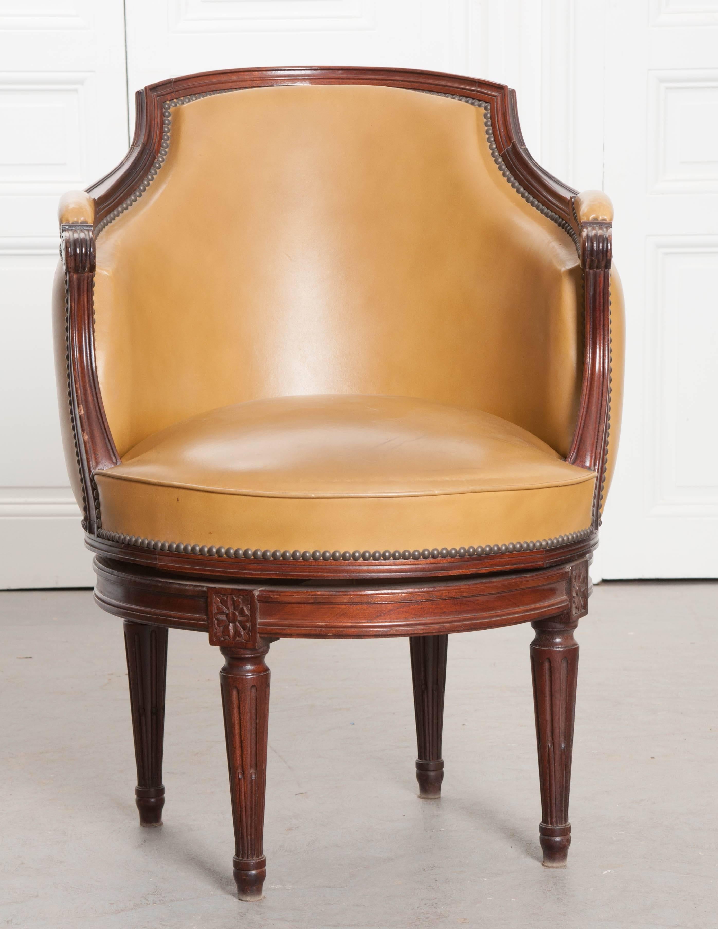French Early 20th Century Louis XVI Style Swivel Chair In Good Condition In Baton Rouge, LA