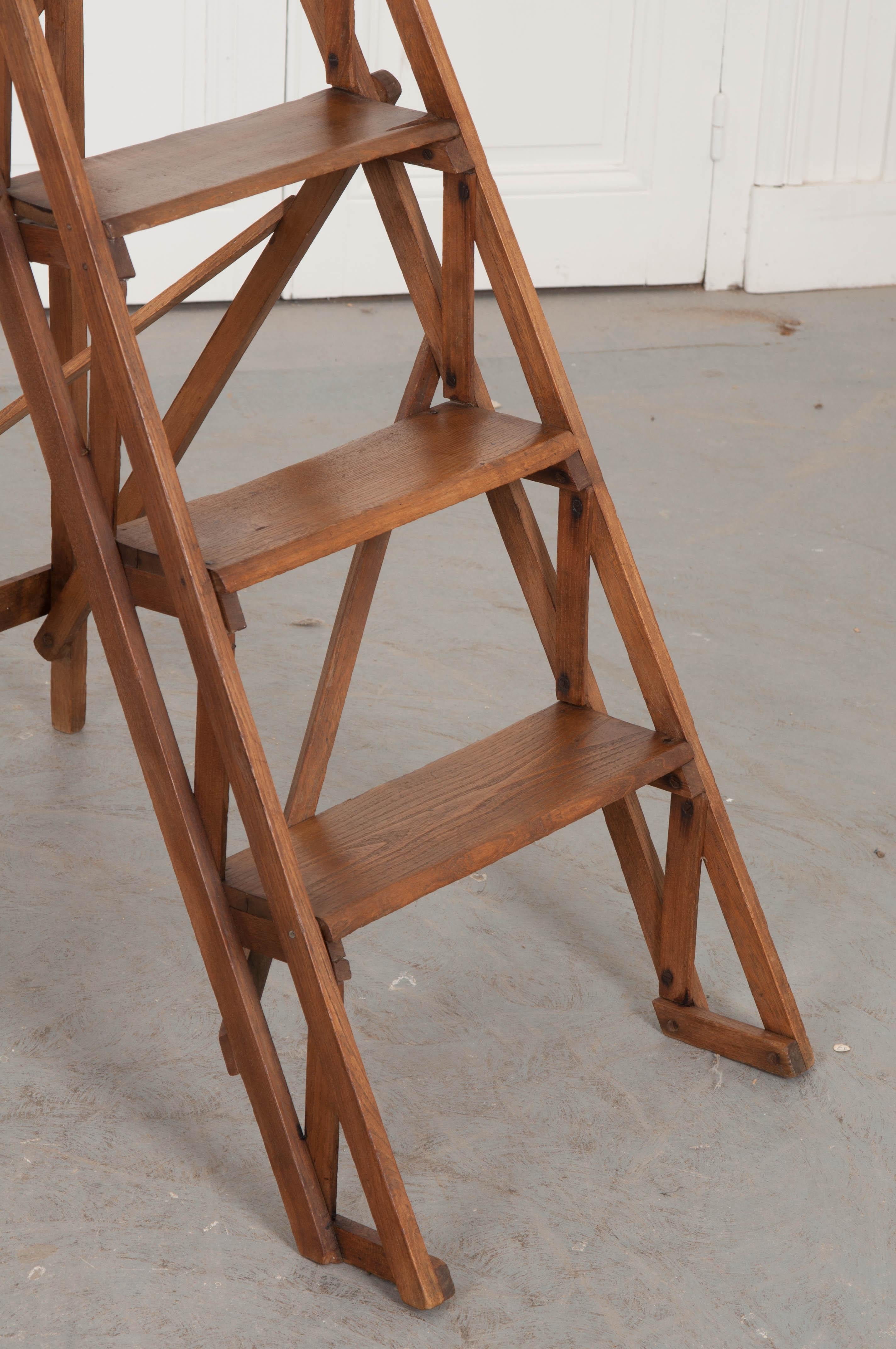 French Early 20th Century Oak Folding Ladder In Good Condition In Baton Rouge, LA