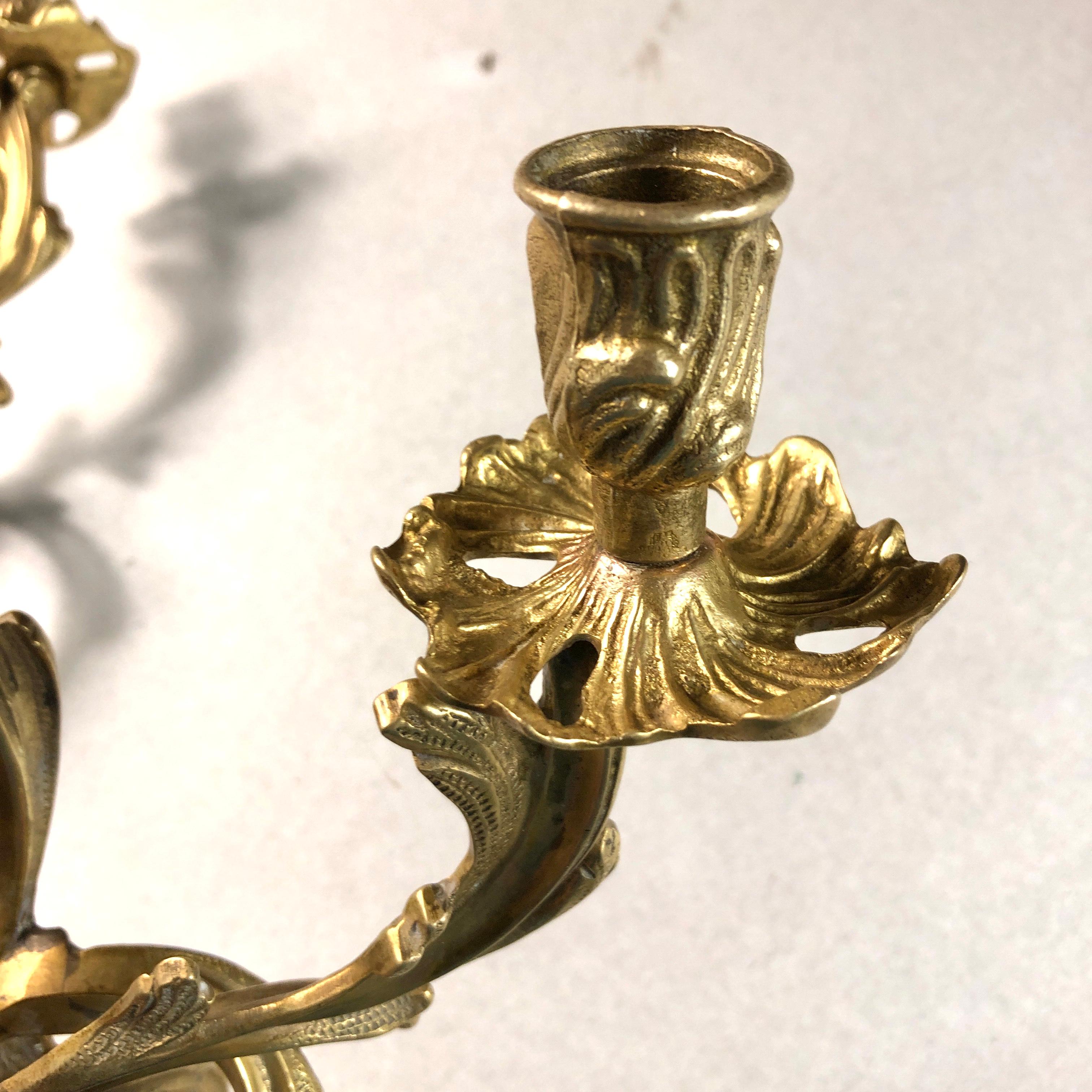 French Early 20th Century Pair of Rococo Cast Brass Candelabra, Wall lights For Sale 1