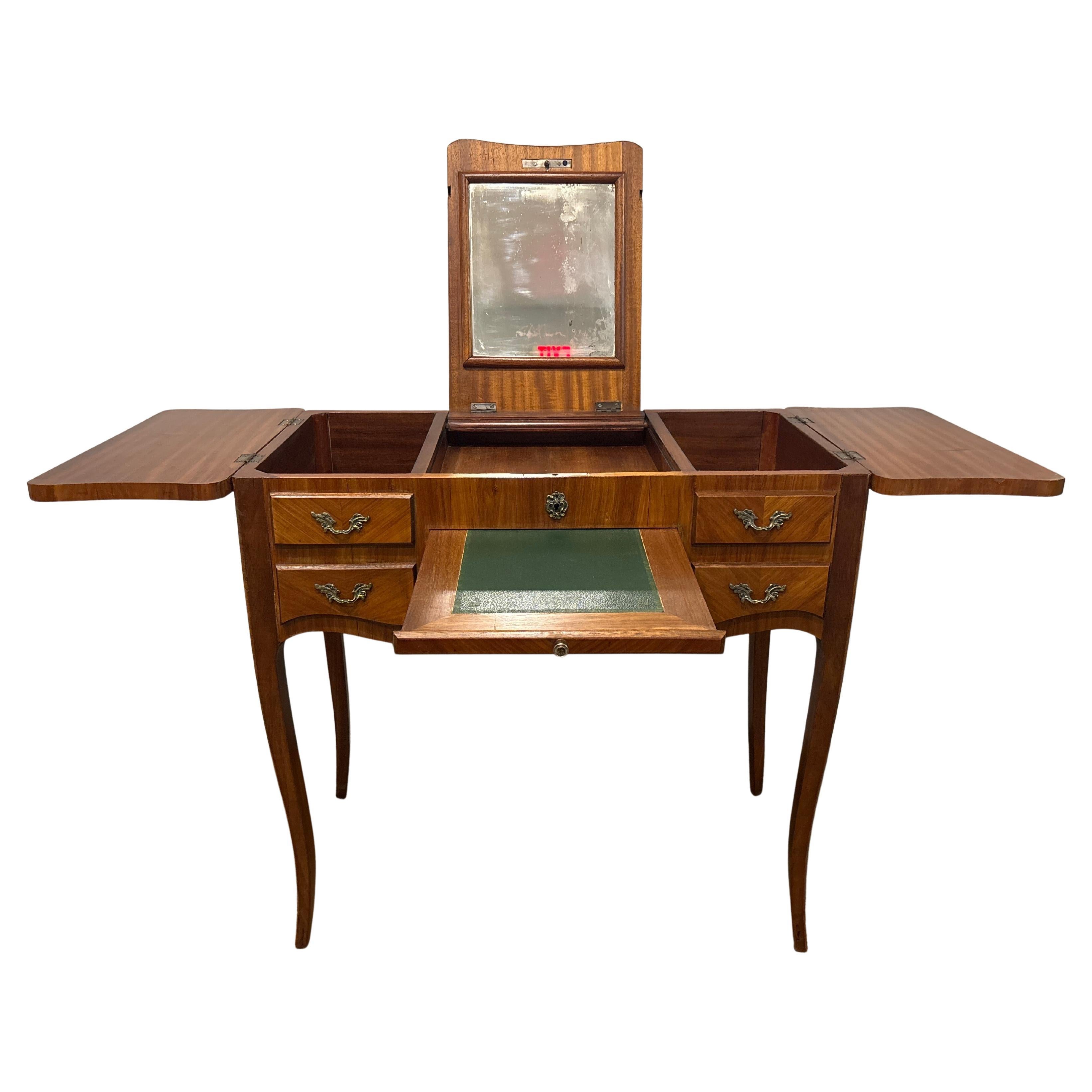 Français Coiffeuse française du début du 20e siècle en vente