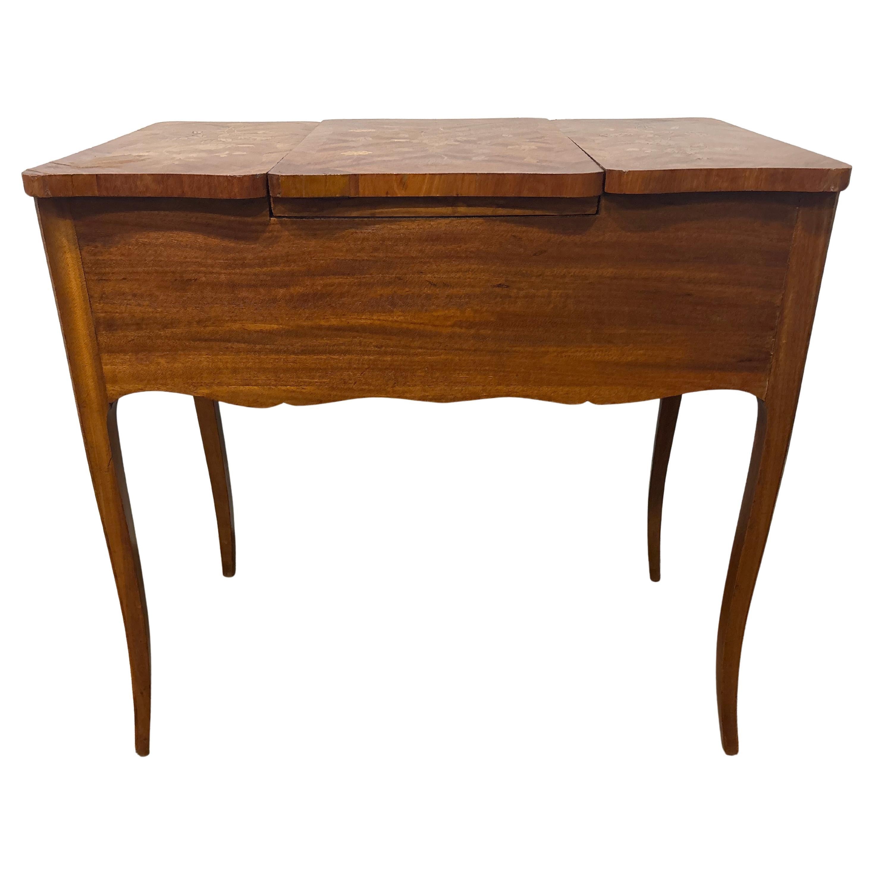 Coiffeuse française du début du 20e siècle en vente 1