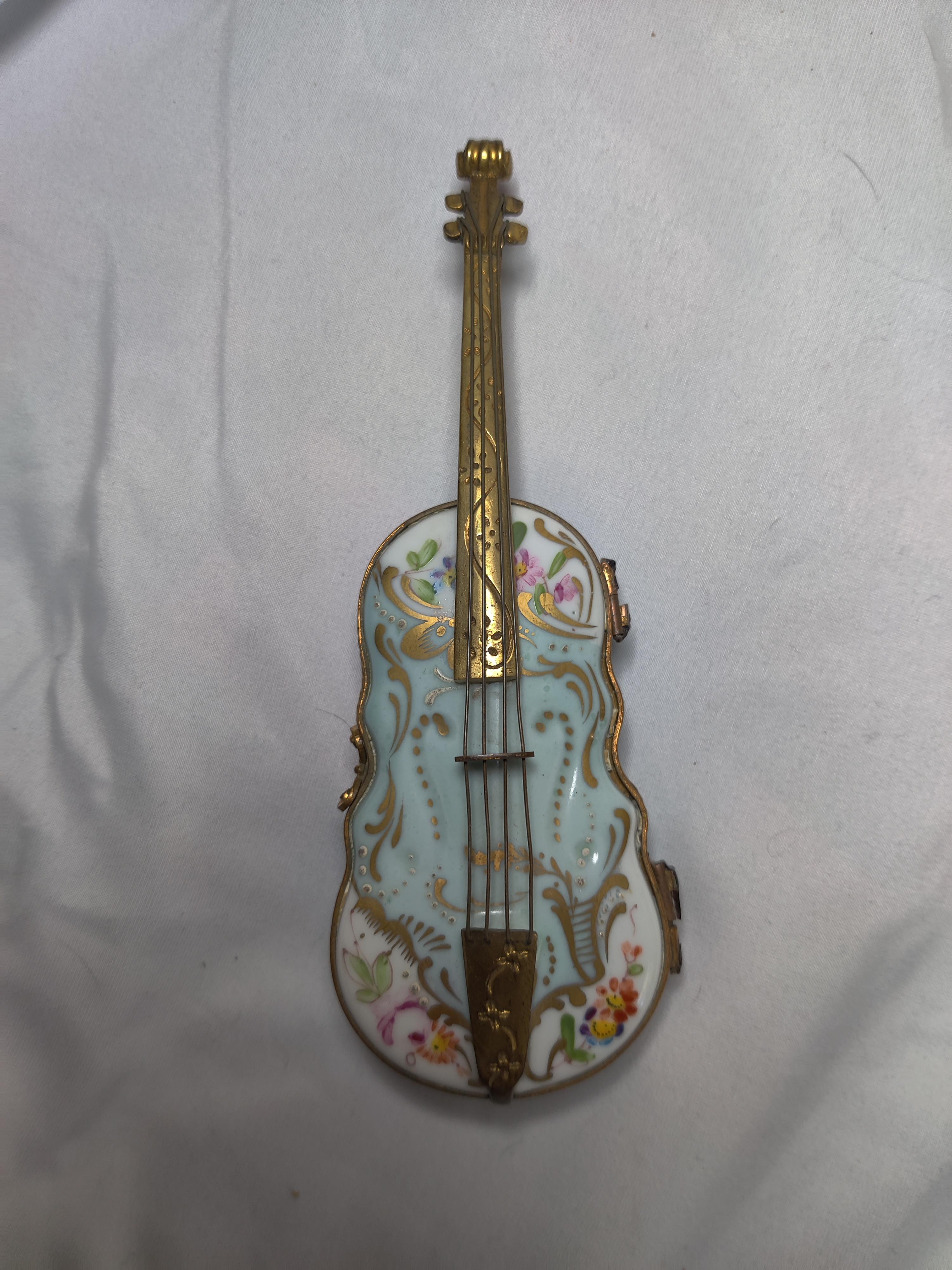 French Early 20th Century Violin Shape Pill/Trinket Box For Sale 8
