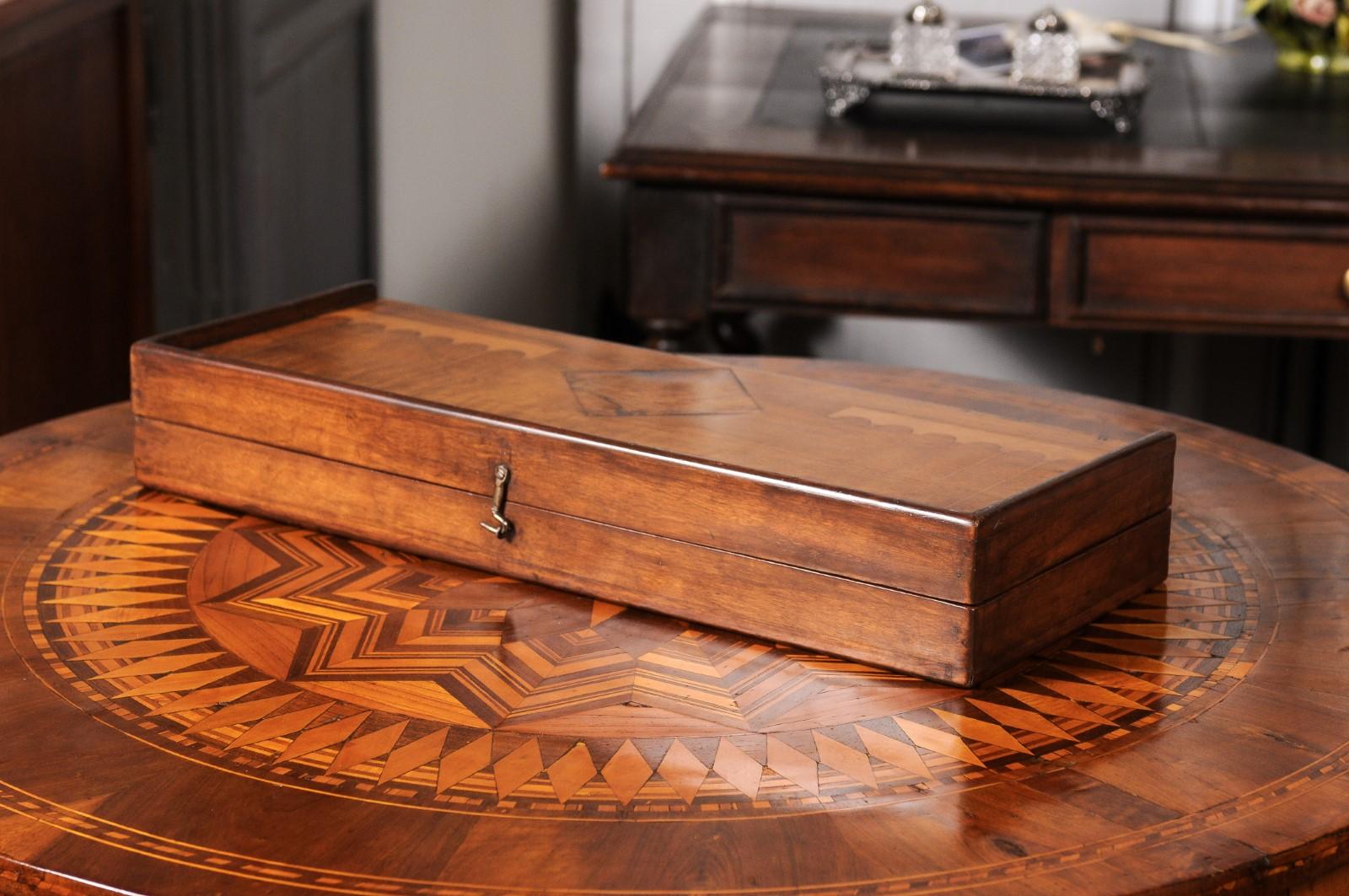 French Early 20th Century Walnut Backgammon Box with Inlaid Motifs on the Top 7