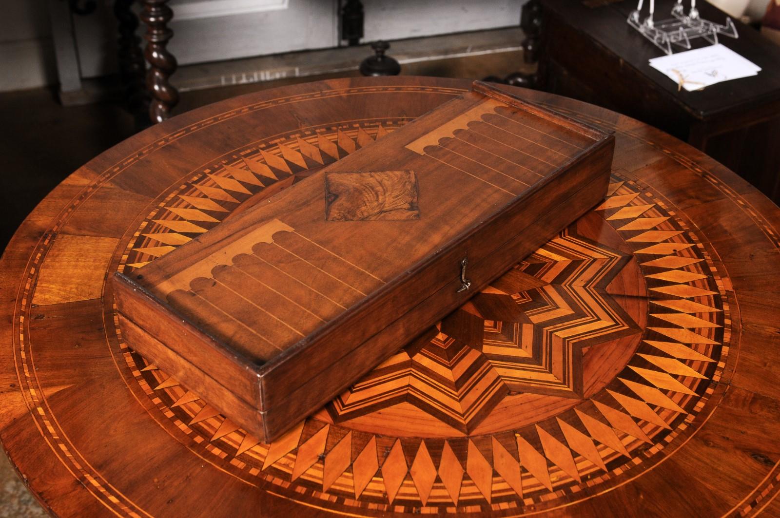 French Early 20th Century Walnut Backgammon Box with Inlaid Motifs on the Top In Good Condition In Atlanta, GA
