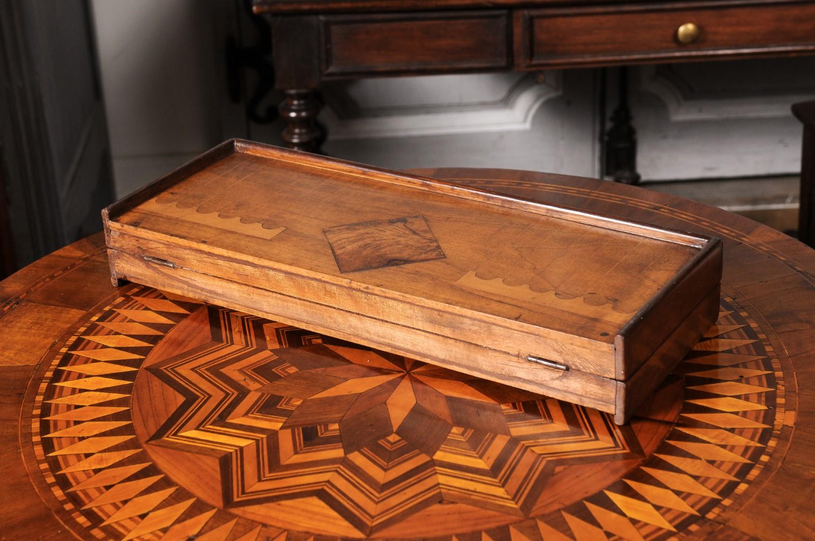 French Early 20th Century Walnut Backgammon Box with Inlaid Motifs on the Top 3