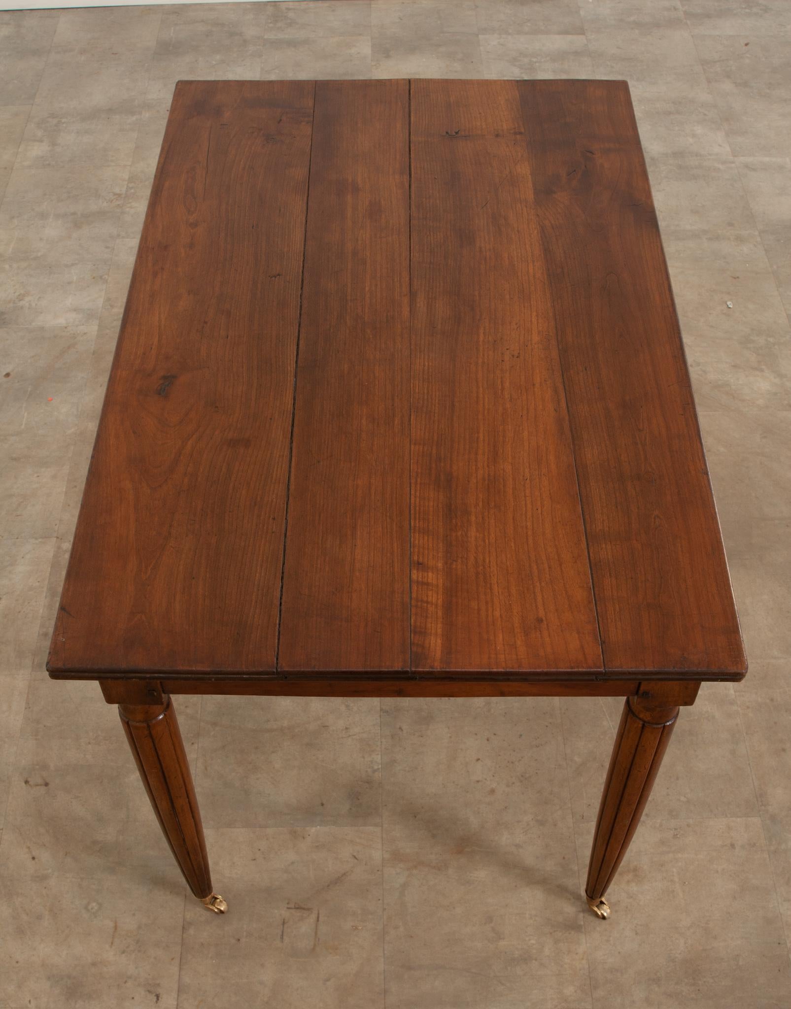French Early 20th Century Walnut Bistro Table In Good Condition In Baton Rouge, LA