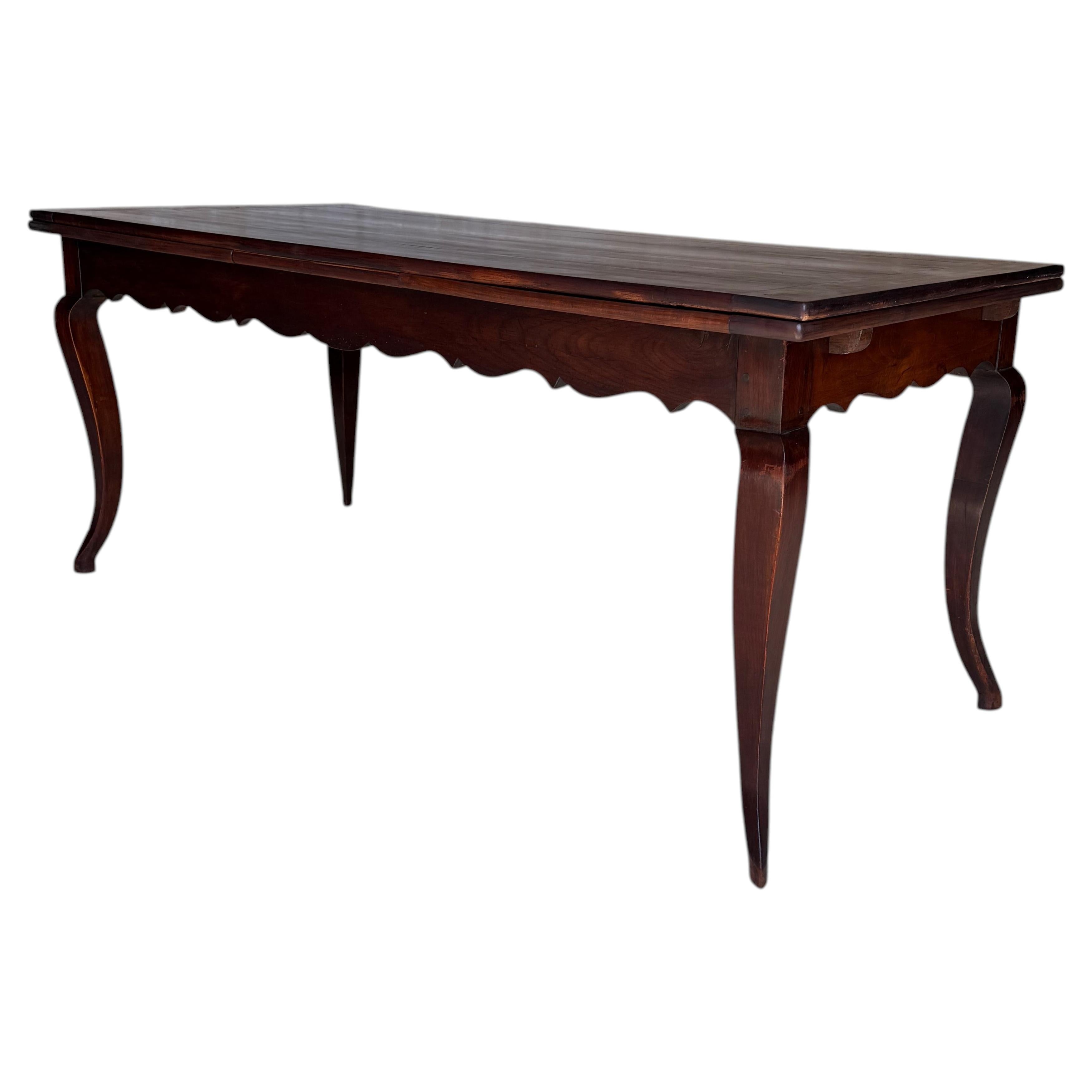 French Early 20th Century Walnut Farm Table with Cabriole Legs and Two Extension