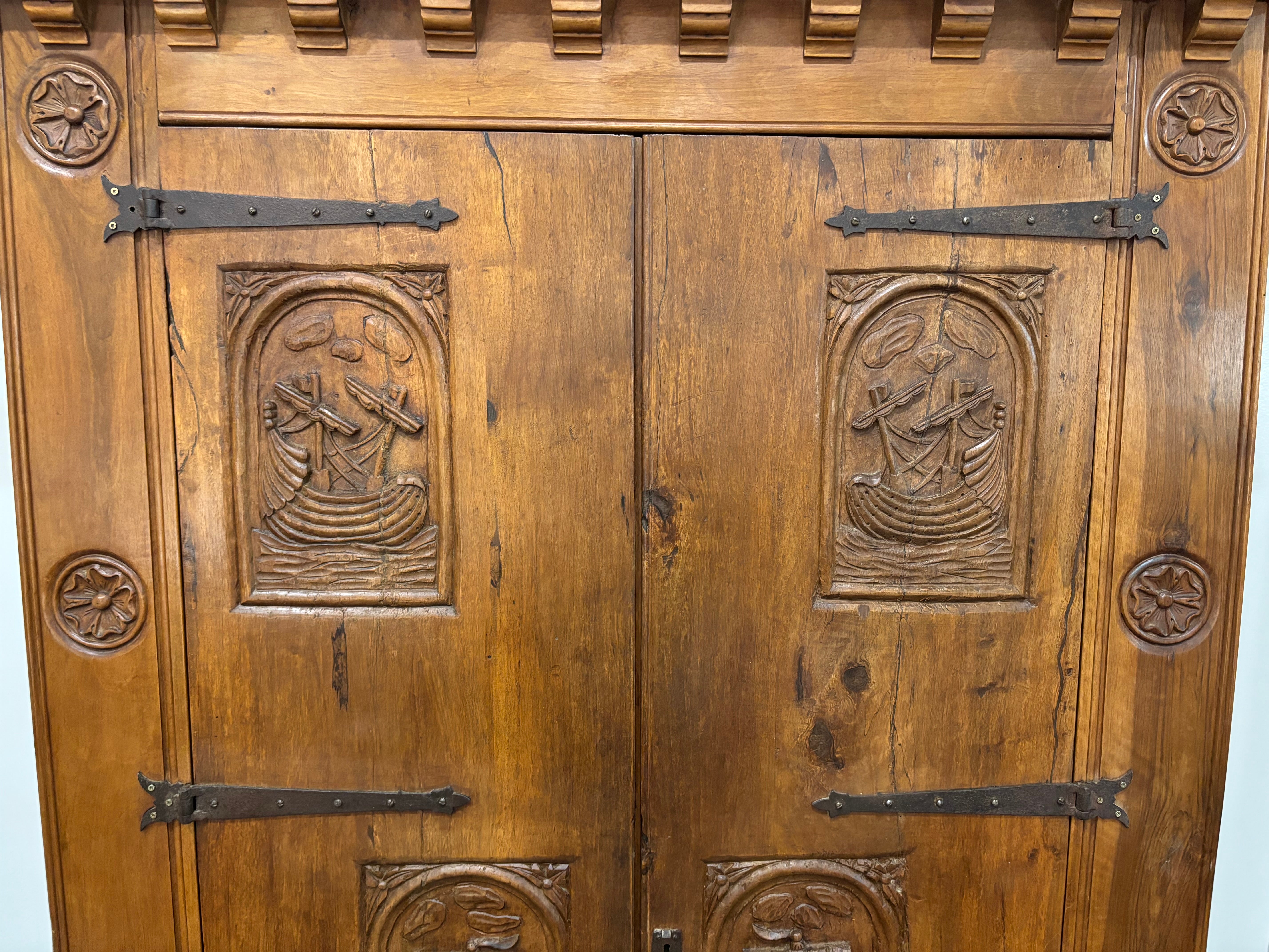 French Early 20th Century Wardrobe In Good Condition For Sale In Stockbridge, GA