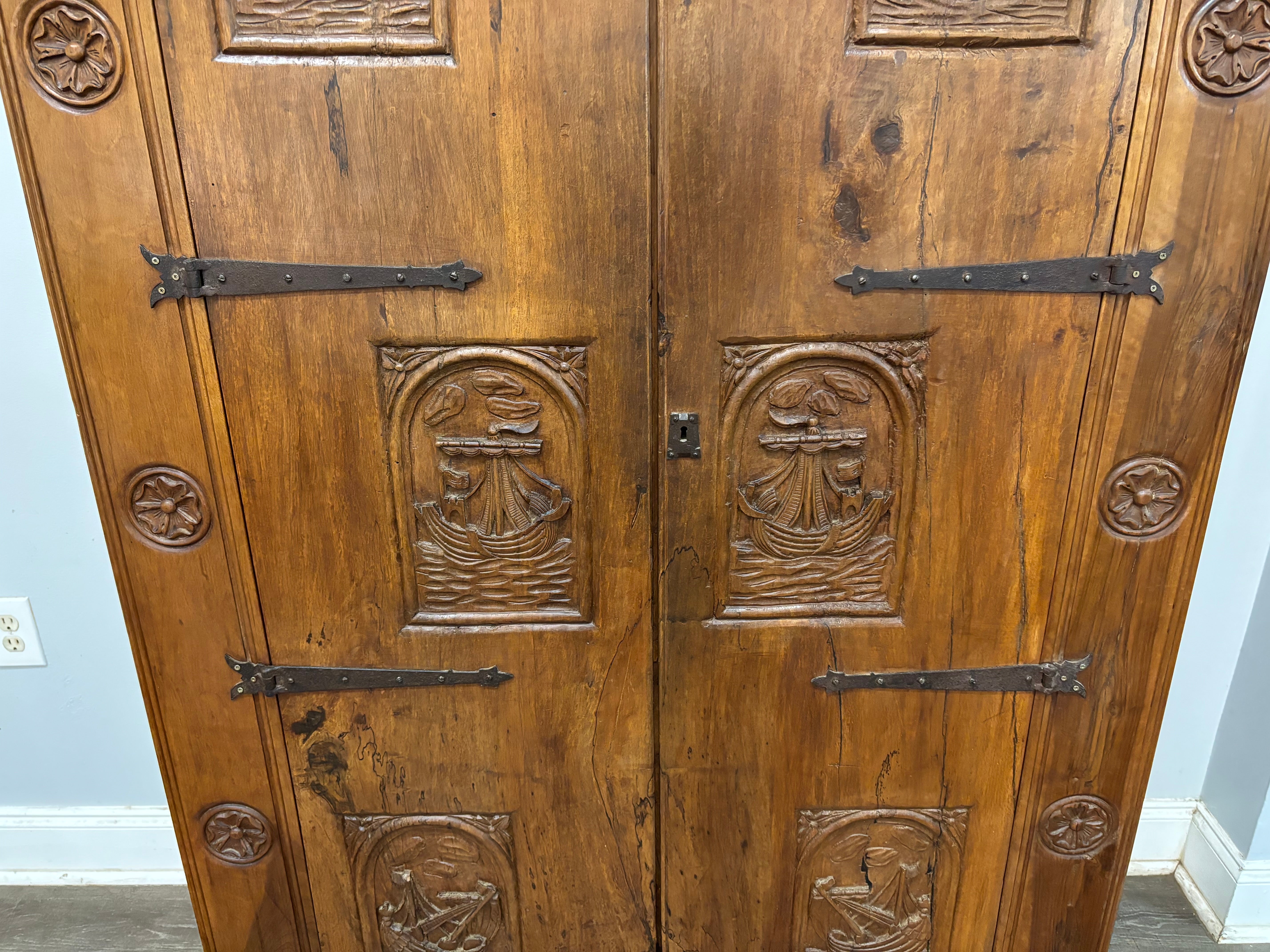 French Early 20th Century Wardrobe For Sale 1