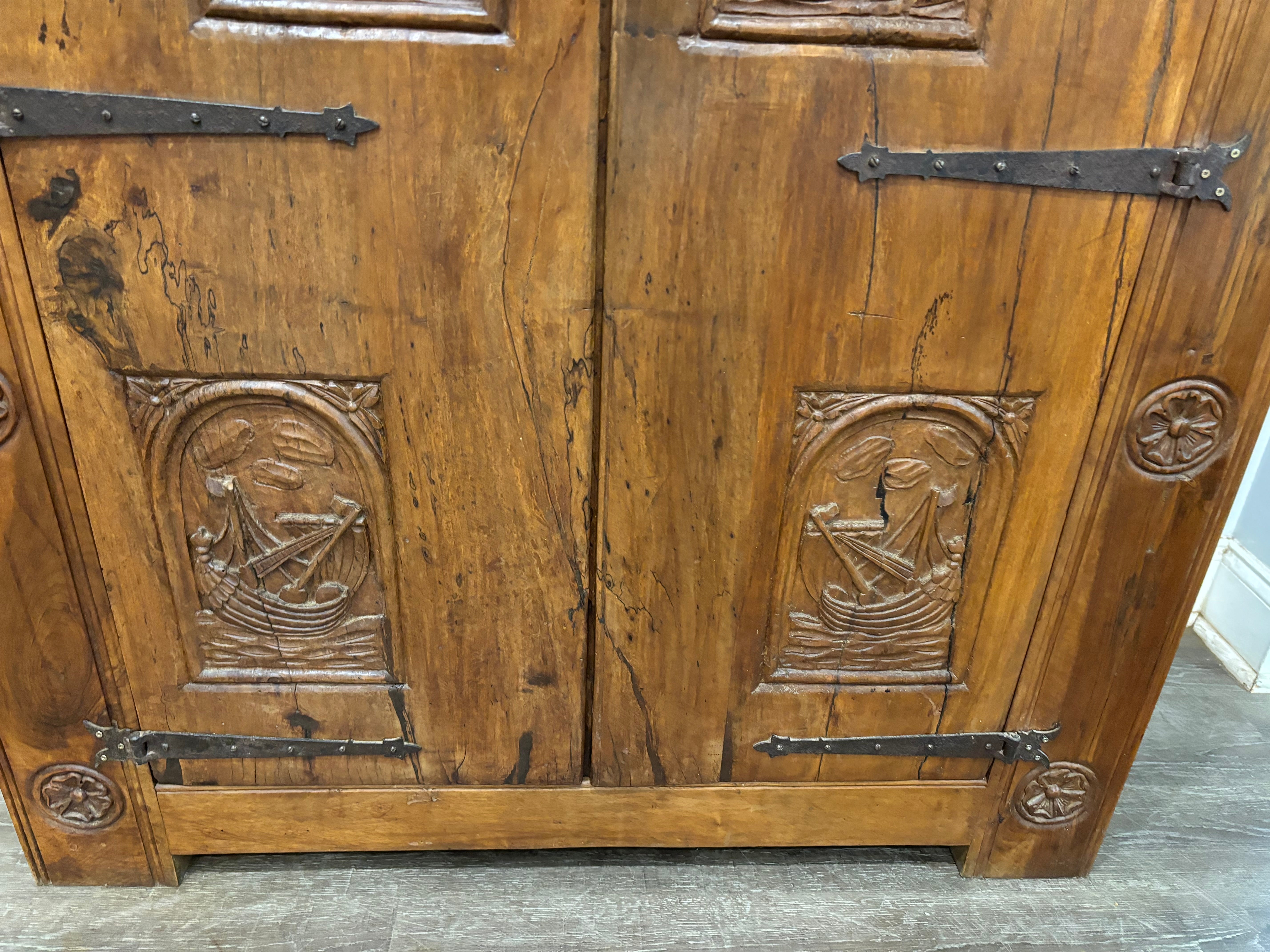 French Early 20th Century Wardrobe For Sale 2