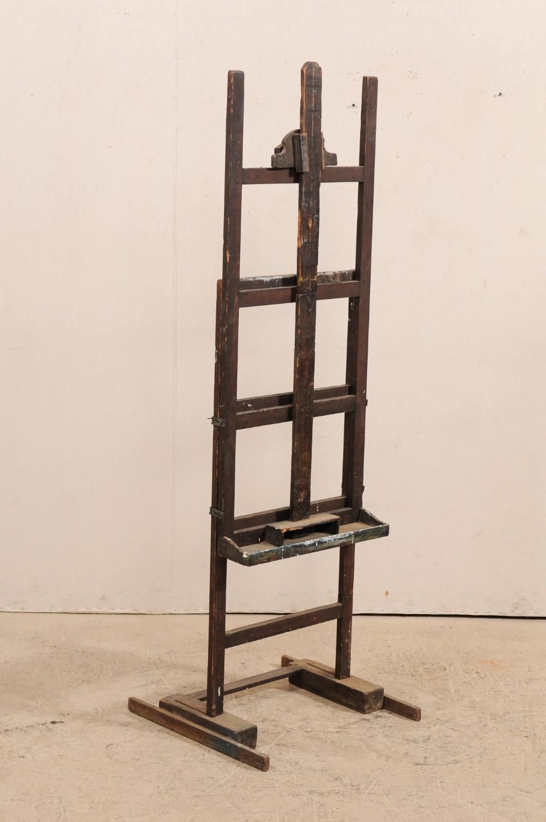 French Early 20th Century Wood Adjustable Artist Easel In Good Condition In Atlanta, GA