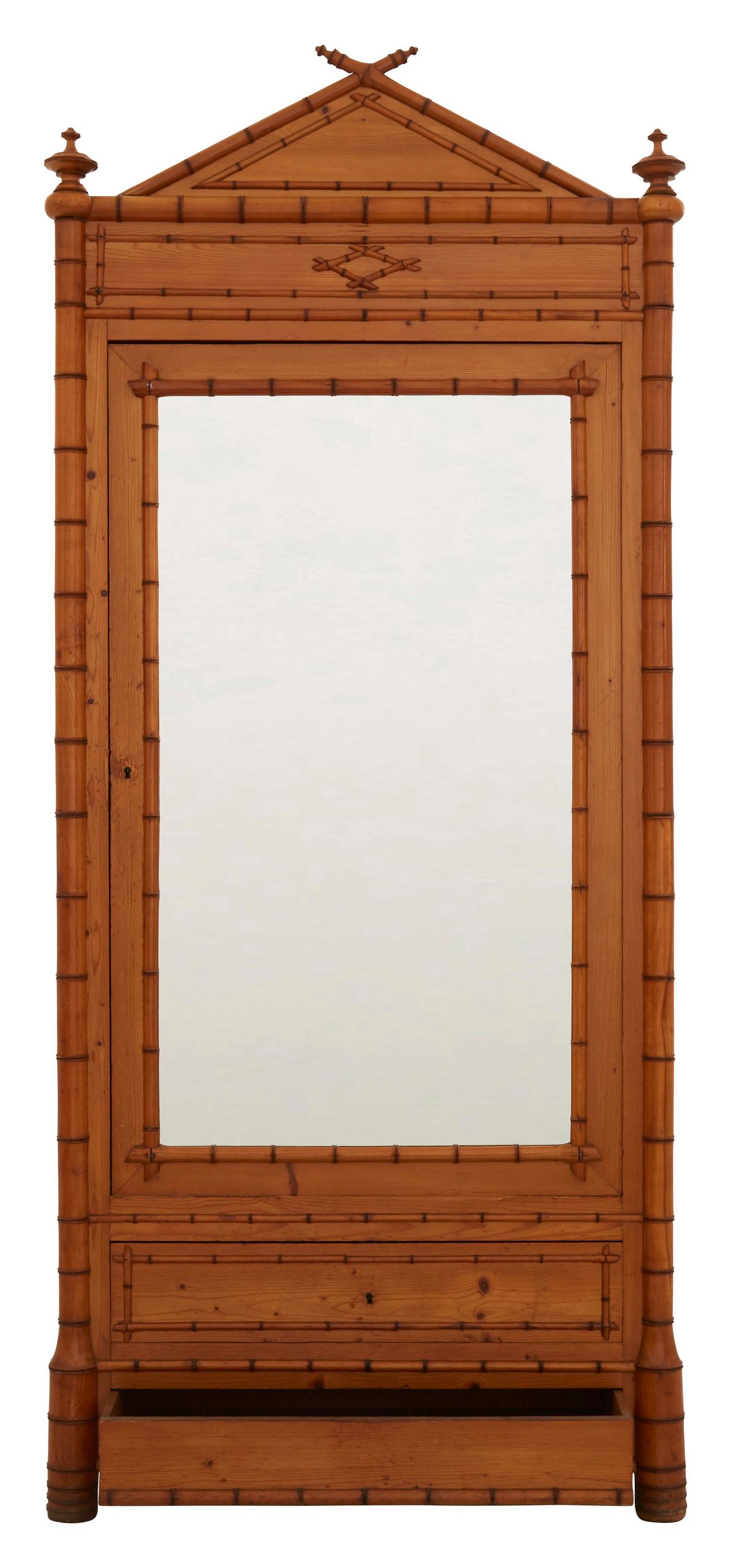 • Original mirror
• Wood faux bamboo
• Early 20th century
• Paris
• Measures: 39.5