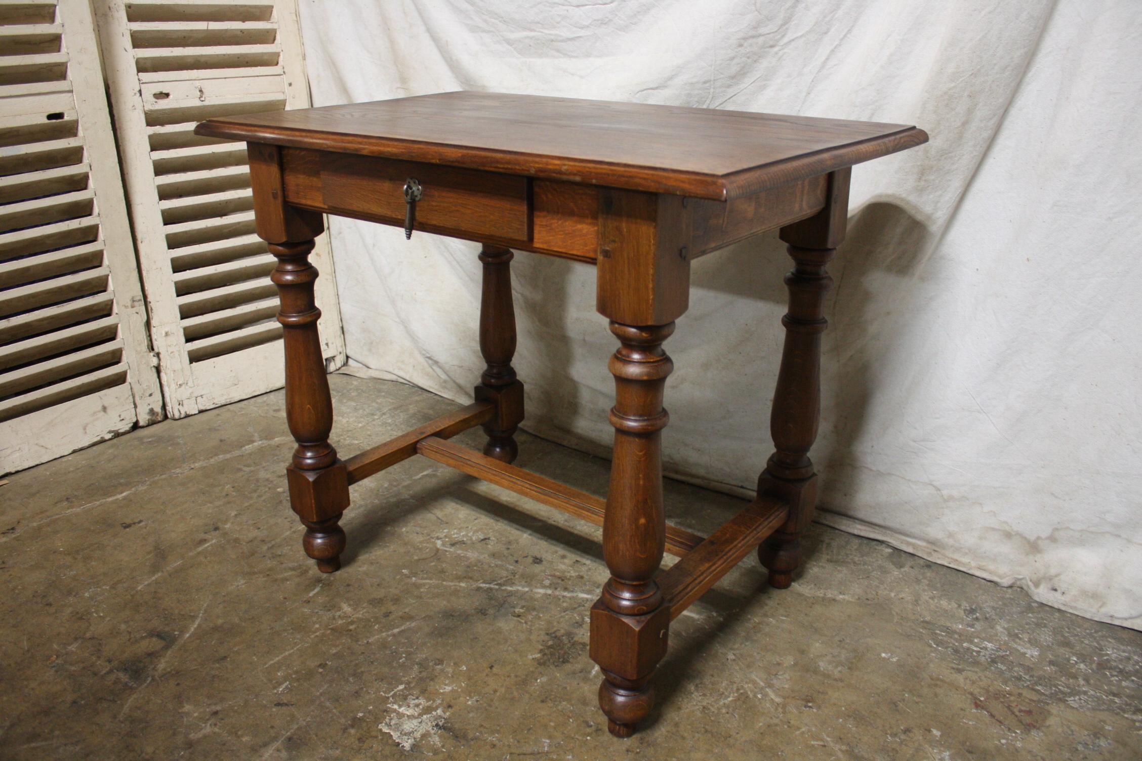 French, Early 20th Century, Writing Table In Good Condition In Stockbridge, GA