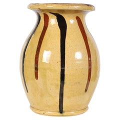 Französische Vallauris-Vase, gelb gestreift, Anfang des 20.