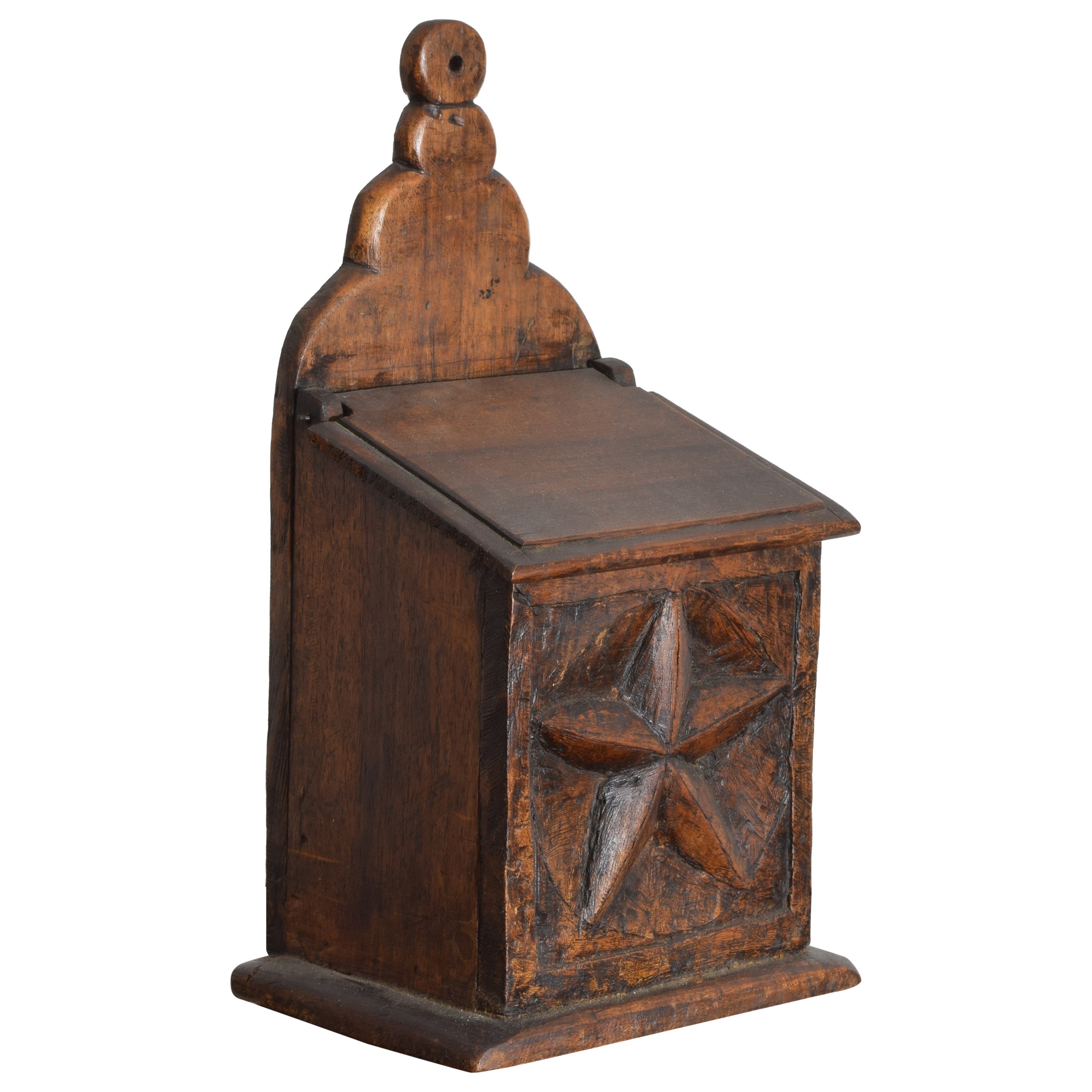 French Early Neoclassic Provincial Pinewood Kitchen Wallmount Saltbox, ca. 1800 For Sale