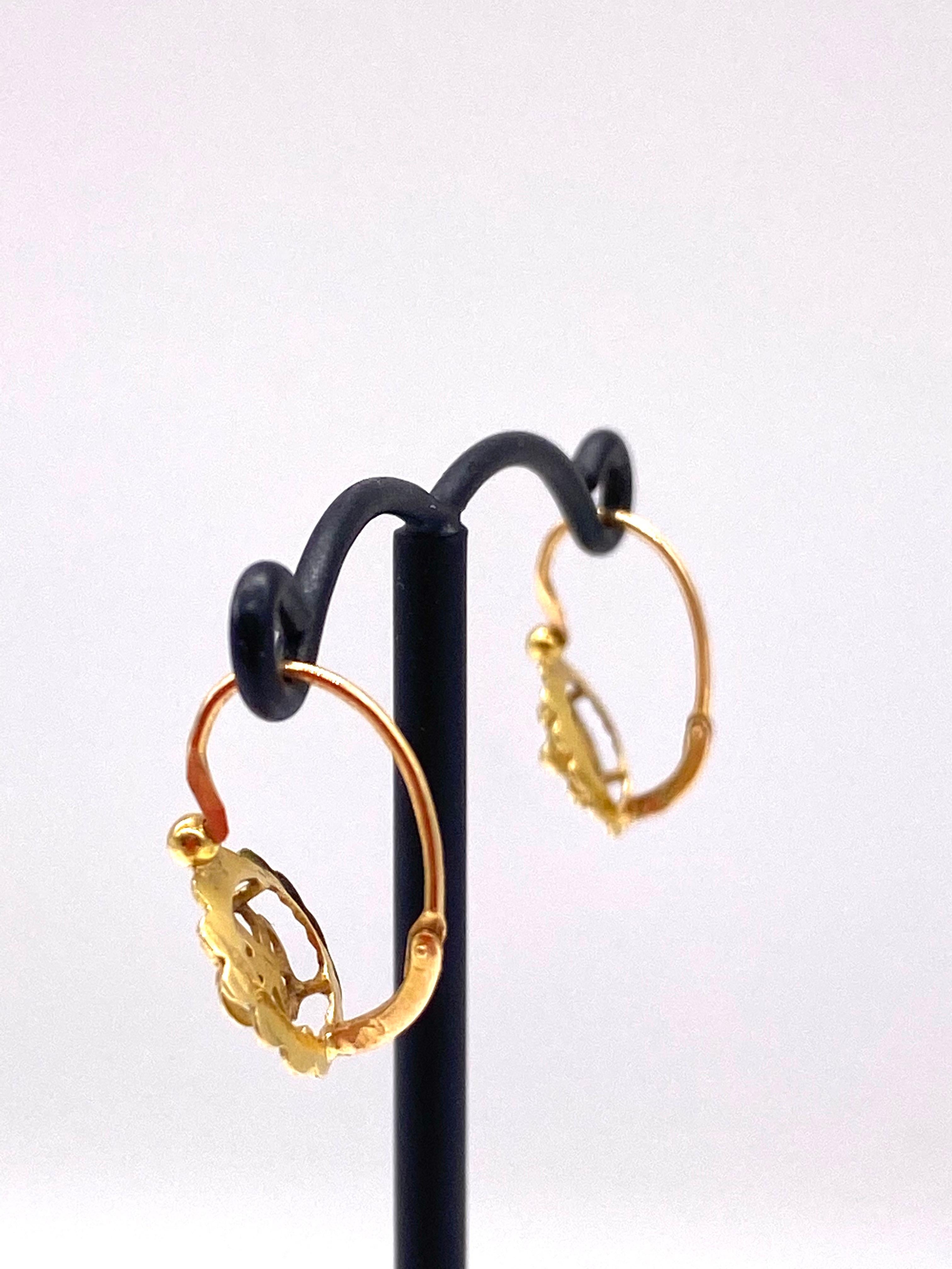 Französische Ohrringe, Sleeper, Modell aus 18 Karat Gold im Angebot 1