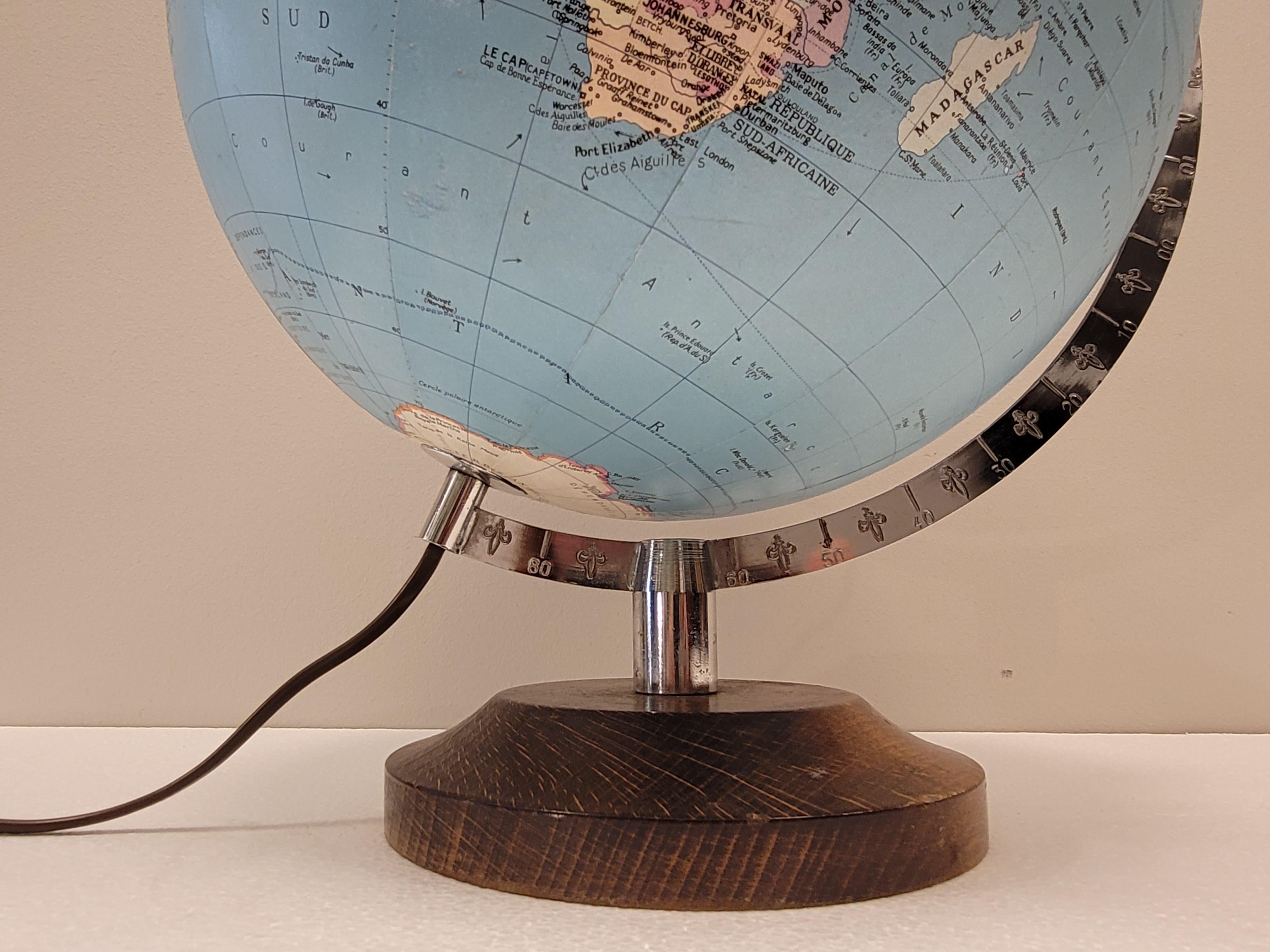 French  Earth globe from the 60s with light For Sale 2