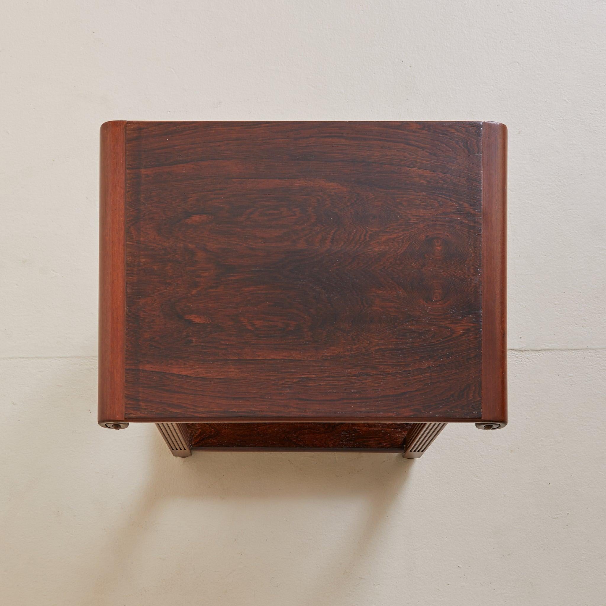 French Eastern Rosewood Side Table with Fluted Legs, 1940s In Good Condition For Sale In Chicago, IL