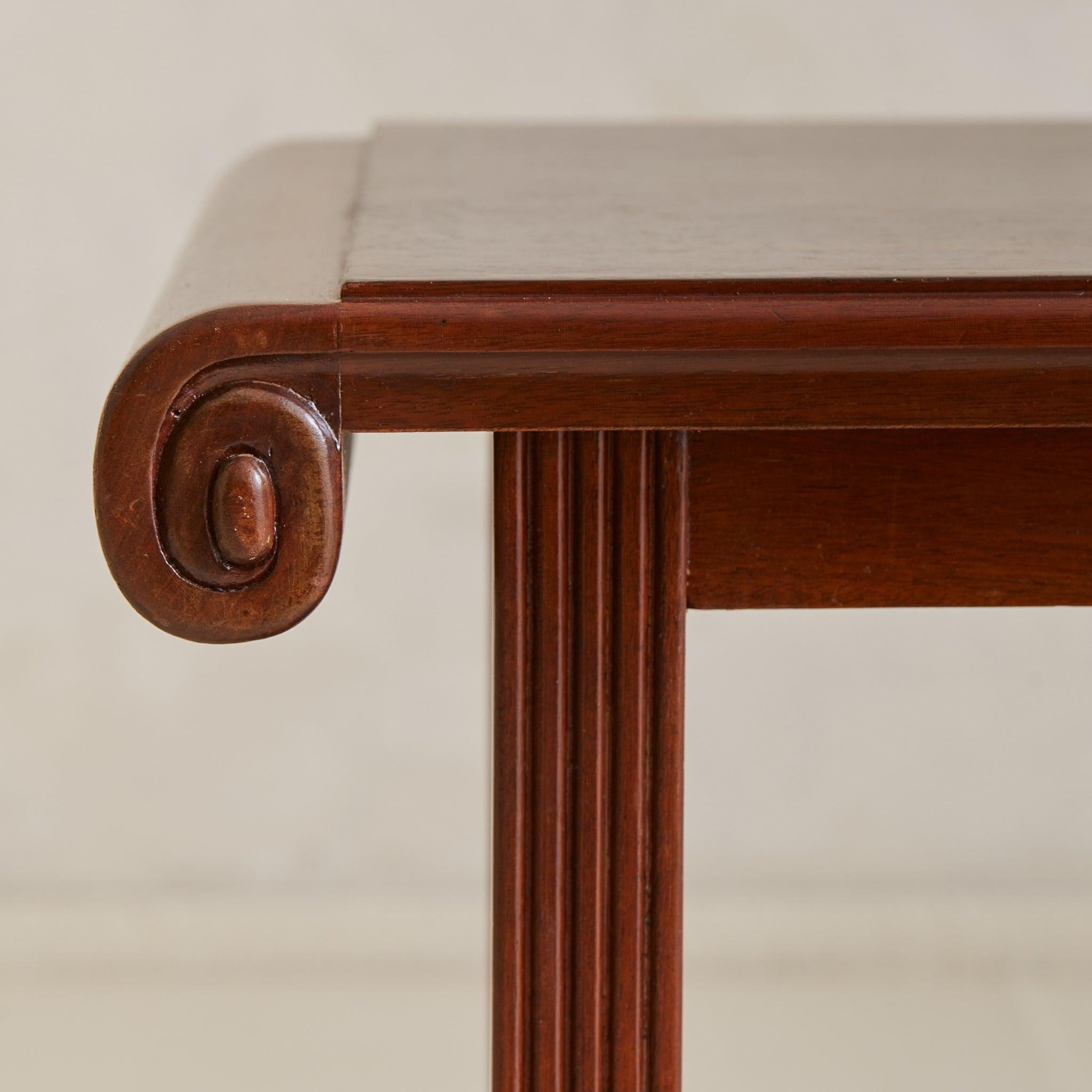 French Eastern Rosewood Side Table with Fluted Legs, 1940s For Sale 2