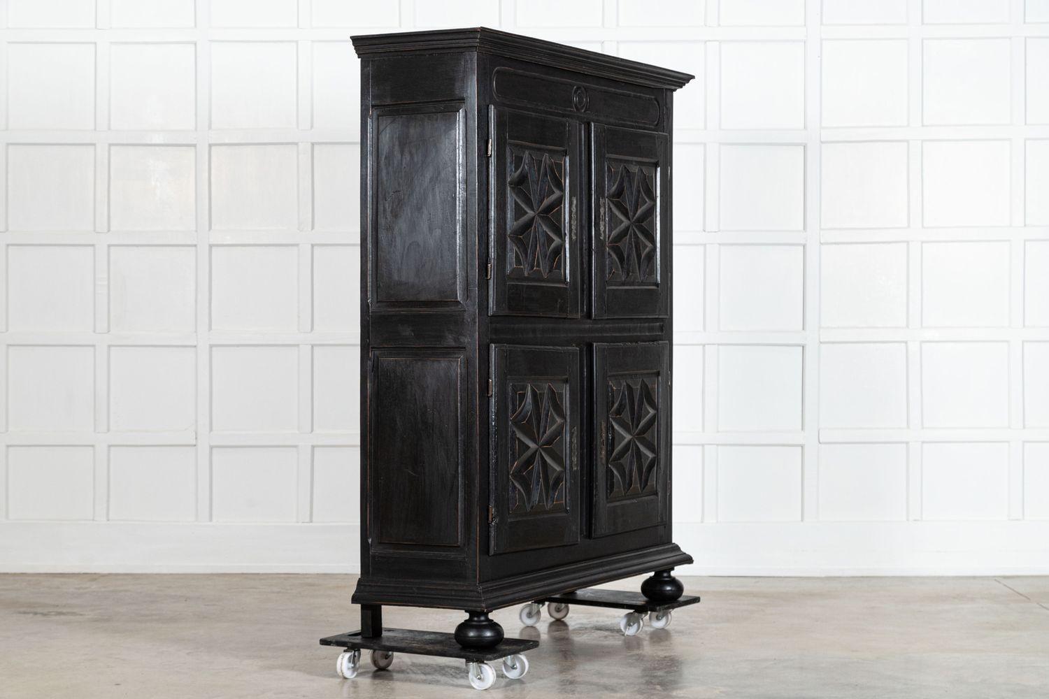 Credenza francese in quercia e noce ebanizzata del XVIII secolo In condizioni buone in vendita a Staffordshire, GB