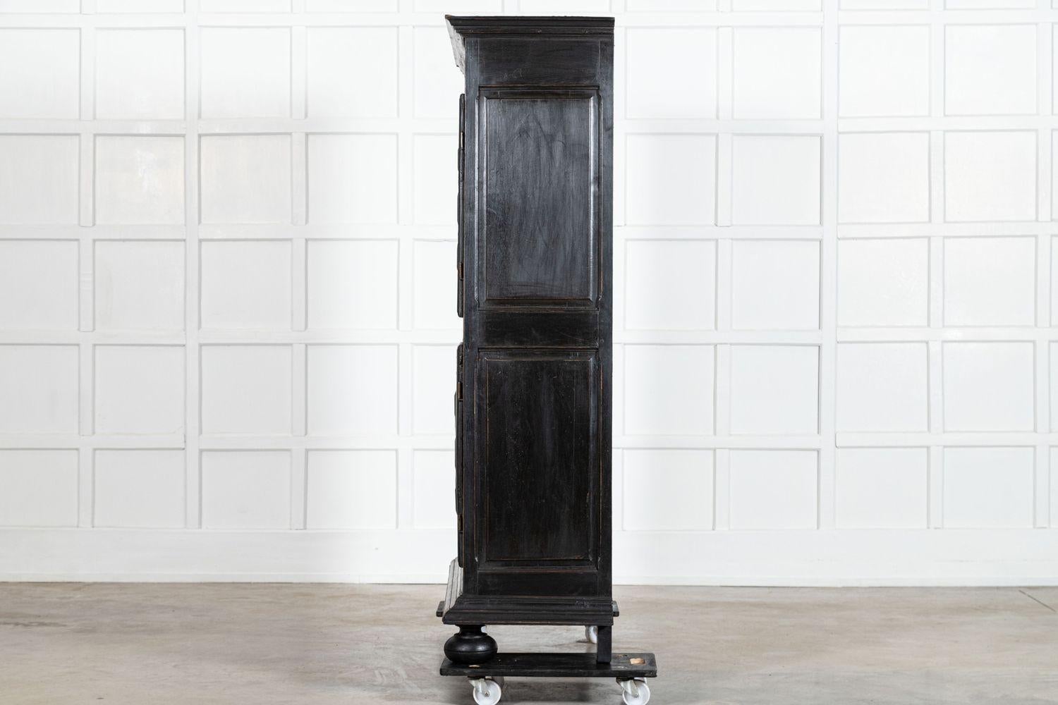 Credenza francese in quercia e noce ebanizzata del XVIII secolo in vendita 2