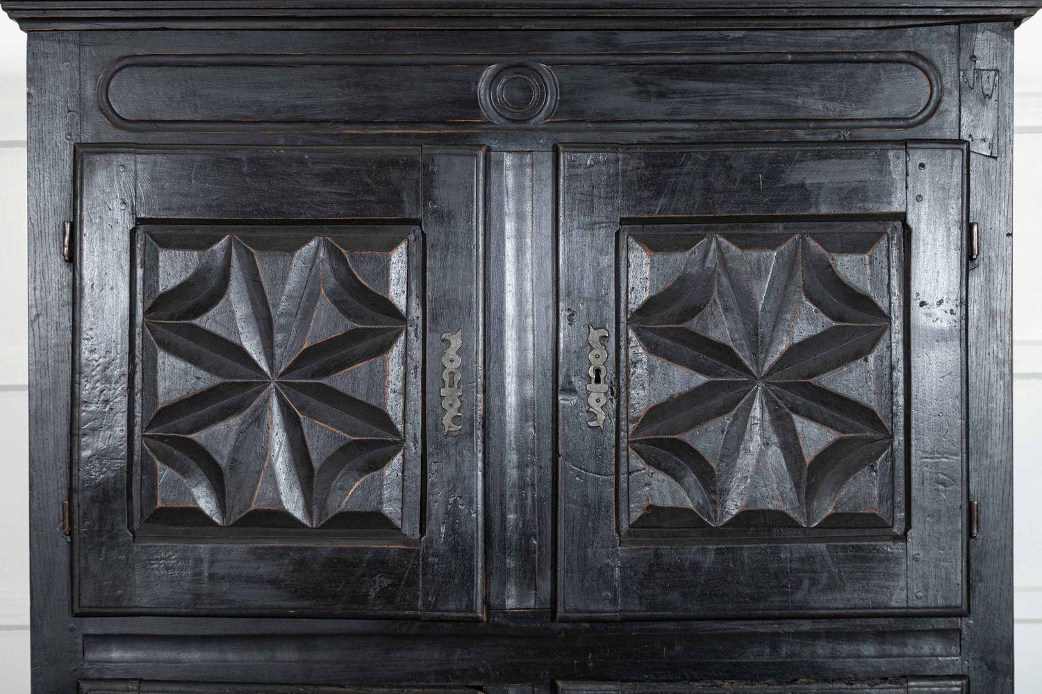 Credenza francese in quercia e noce ebanizzata del XVIII secolo in vendita 4