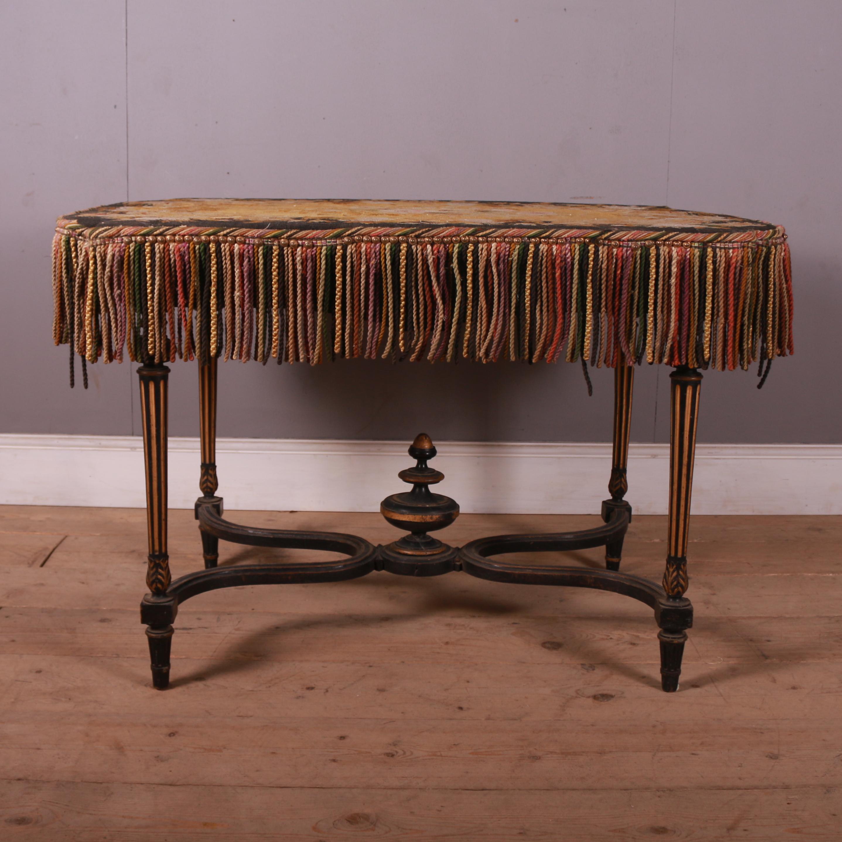 Late 19th C French ebonised and gilt centre table / lamp table. 1890.

Dimensions
47 inches (119 cms) Wide
27.5 inches (70 cms) Deep
29.5 inches (75 cms) High.

 