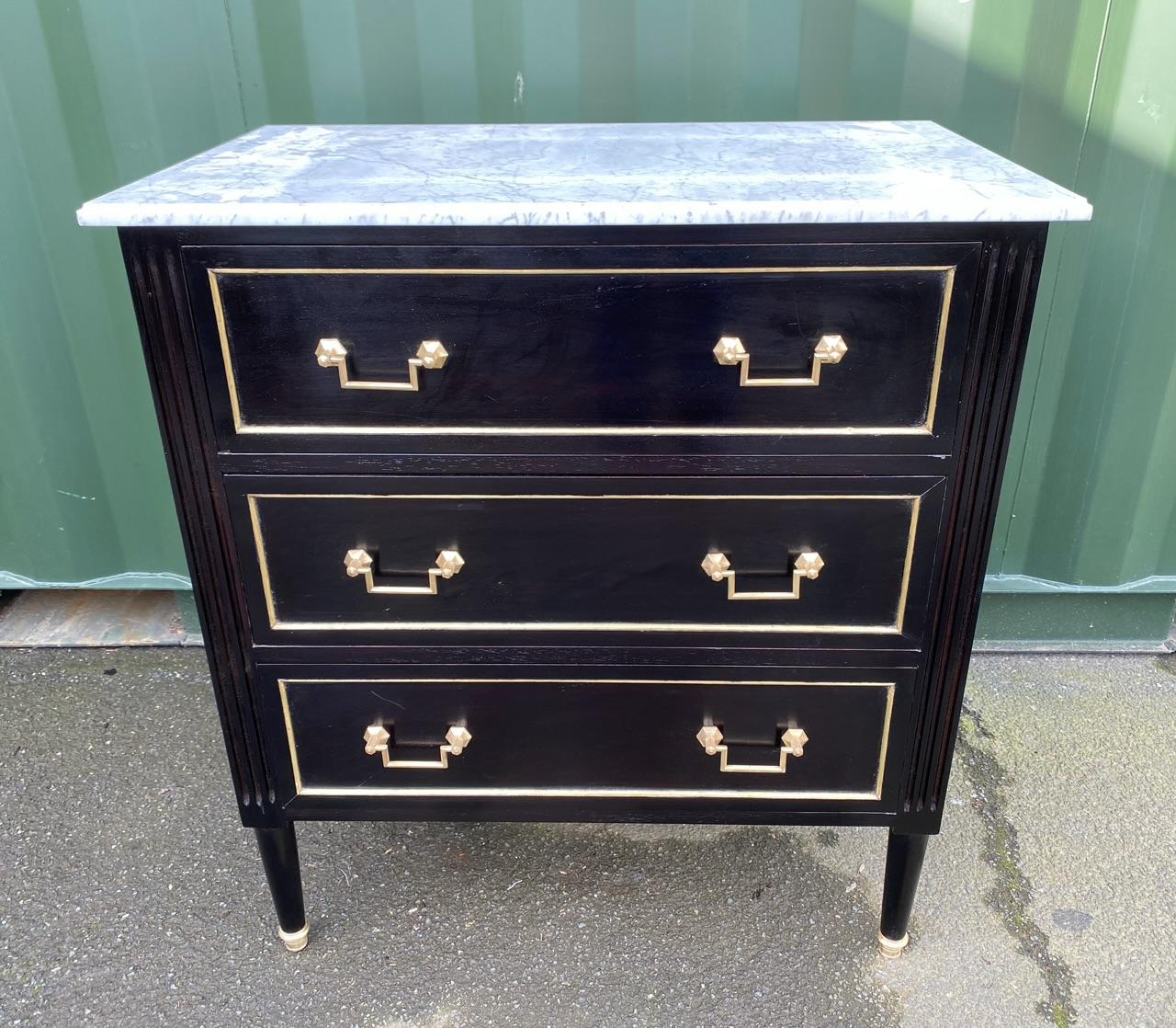 A superb quality and pretty French commode chest of drawers. ebonized with brass embellishments and brass handles. The original veined marble top is in perfect condition.
The drawers all run smoothly and this very pretty chest is offered in