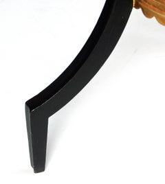 Table à boissons circulaire à trois pieds en bois d'ébène et doré avec plateau en miroir