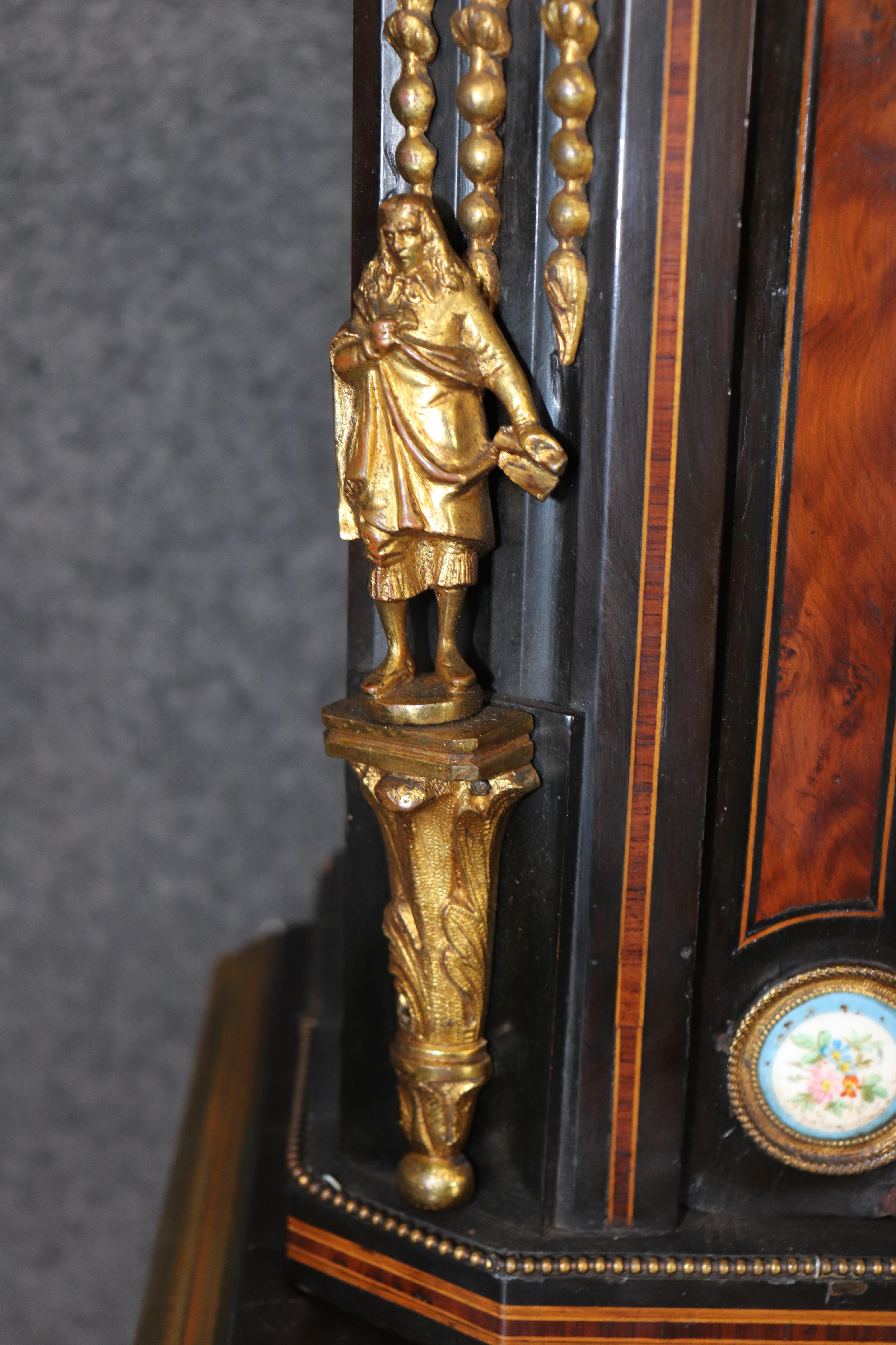 Libreria da scrivania in noce ebanizzato francese con figure in stile Sèvres in vendita 10
