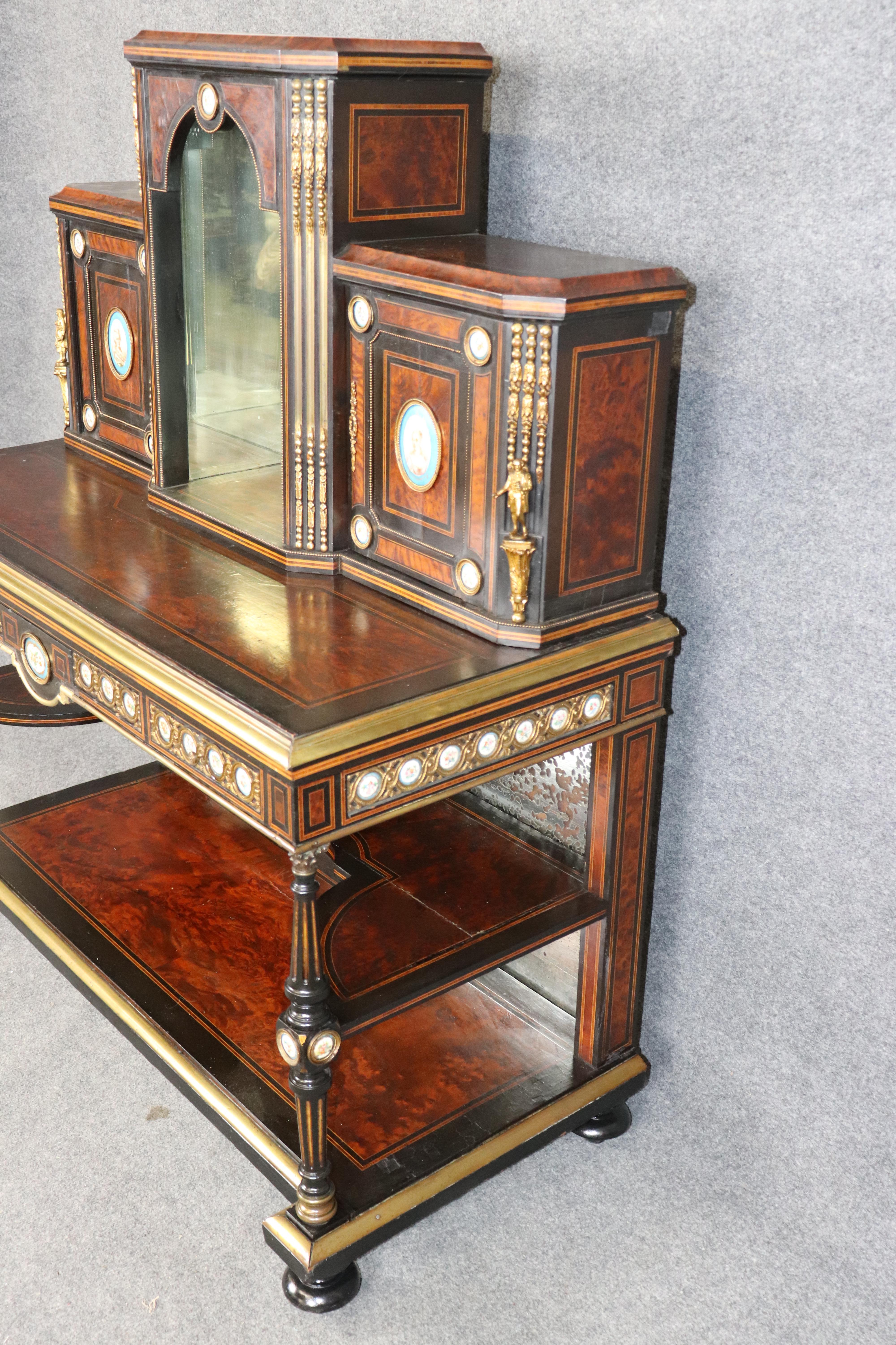Bronzo Libreria da scrivania in noce ebanizzato francese con figure in stile Sèvres in vendita
