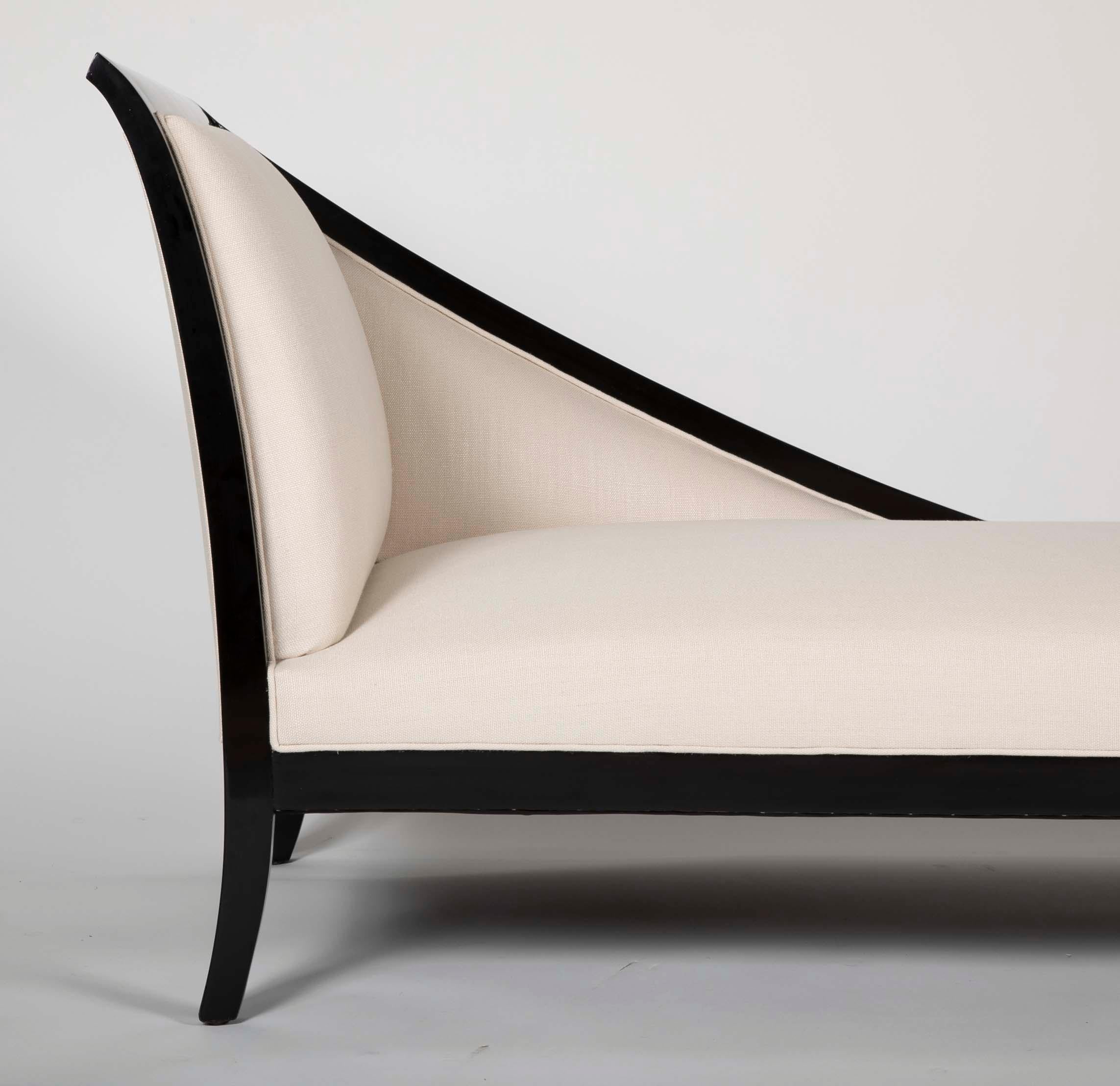 French Ebonized Daybed with Graceful Lines, circa 1930s In Good Condition For Sale In Stamford, CT