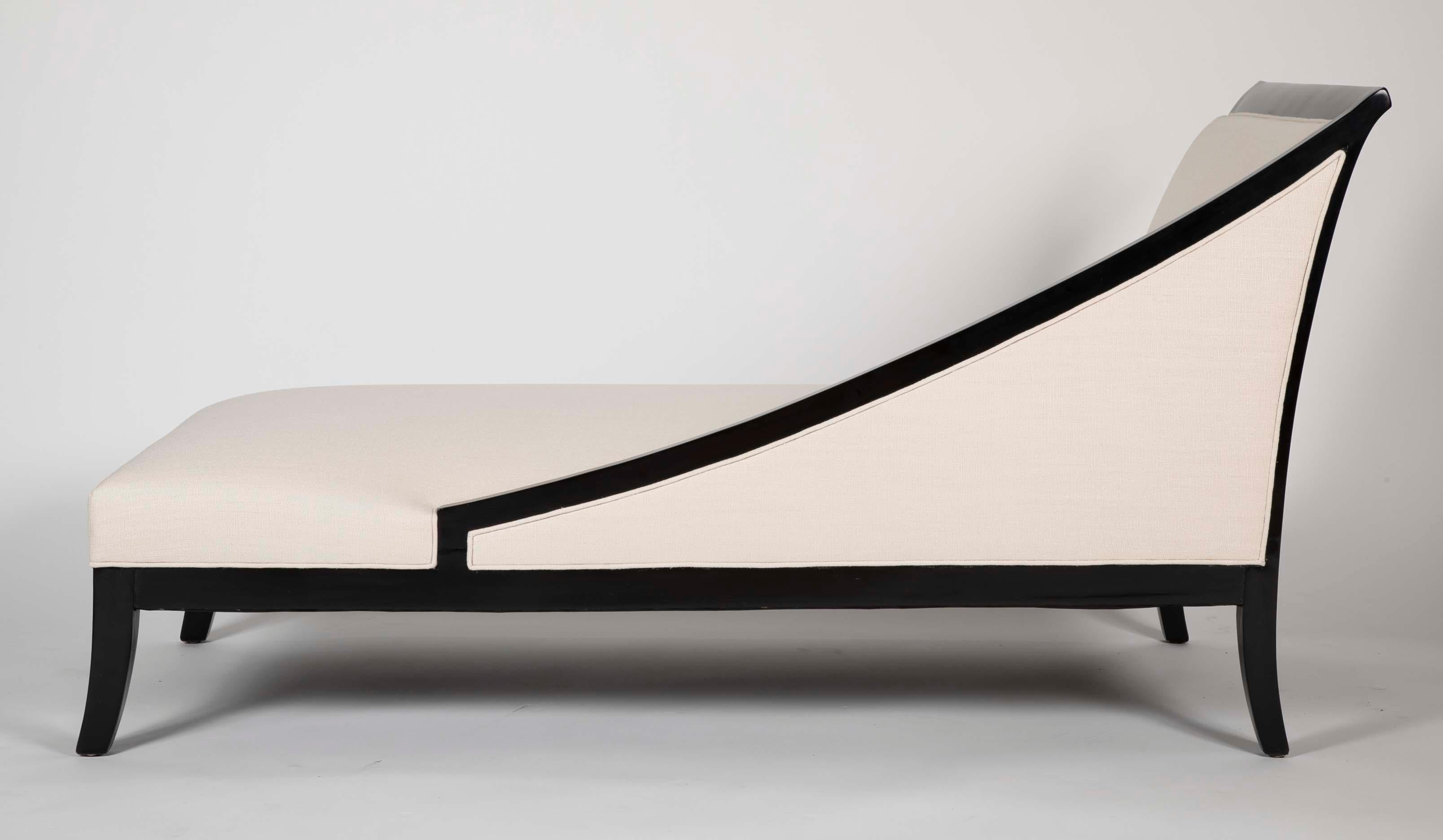 French Ebonized Daybed with Graceful Lines, circa 1930s For Sale 2