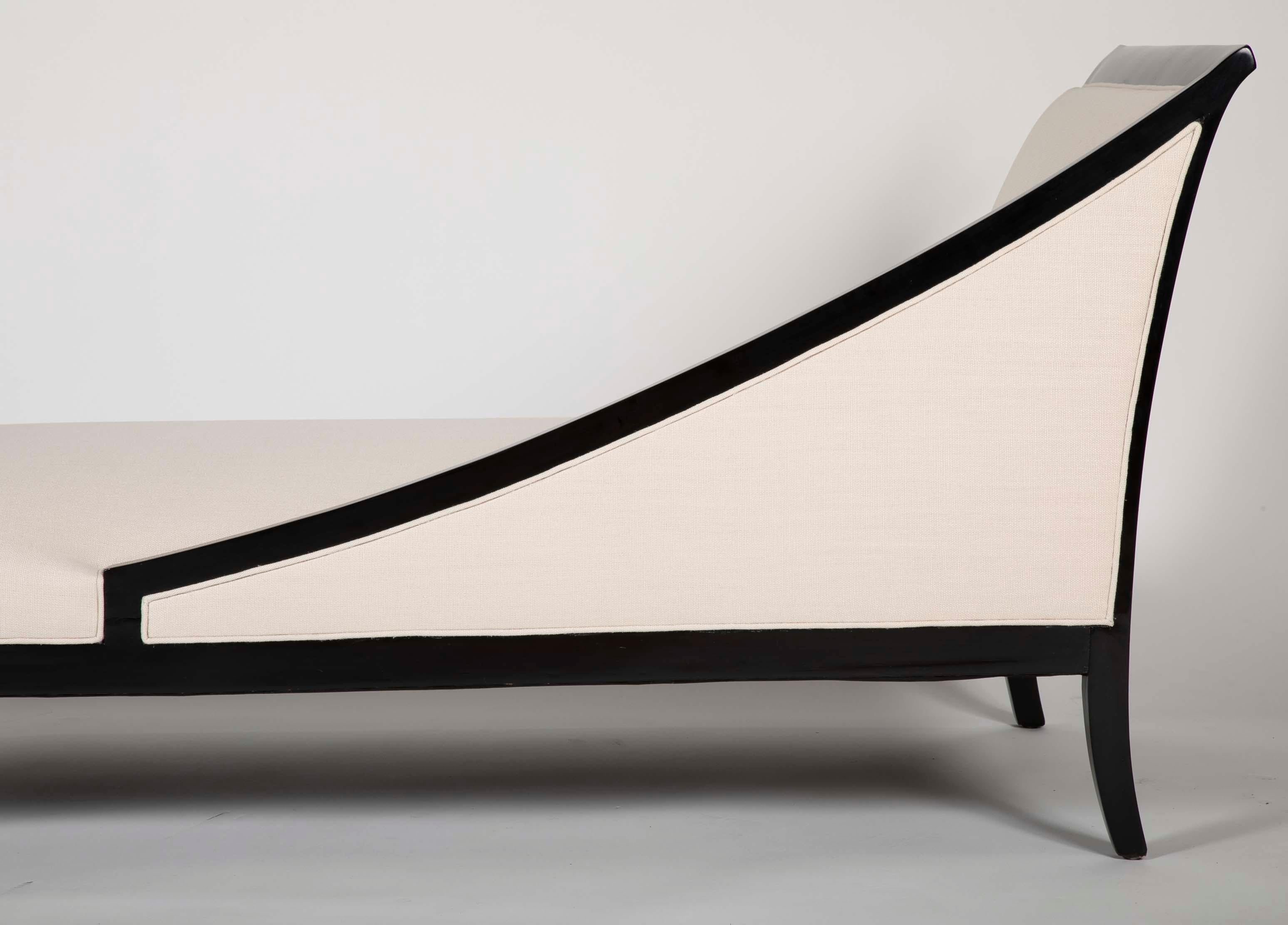 French Ebonized Daybed with Graceful Lines, circa 1930s For Sale 3