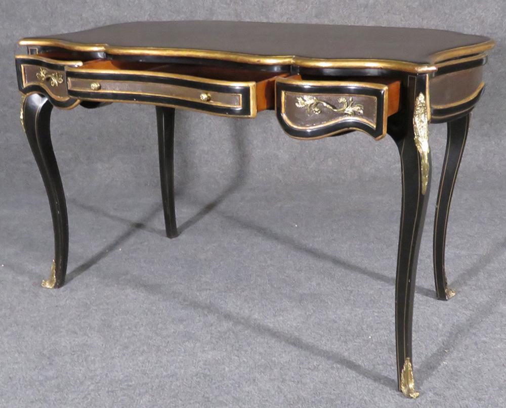 French Ebonized Gilded Louis XV Leather Top Writing Desk Table, circa 1960 In Good Condition In Swedesboro, NJ