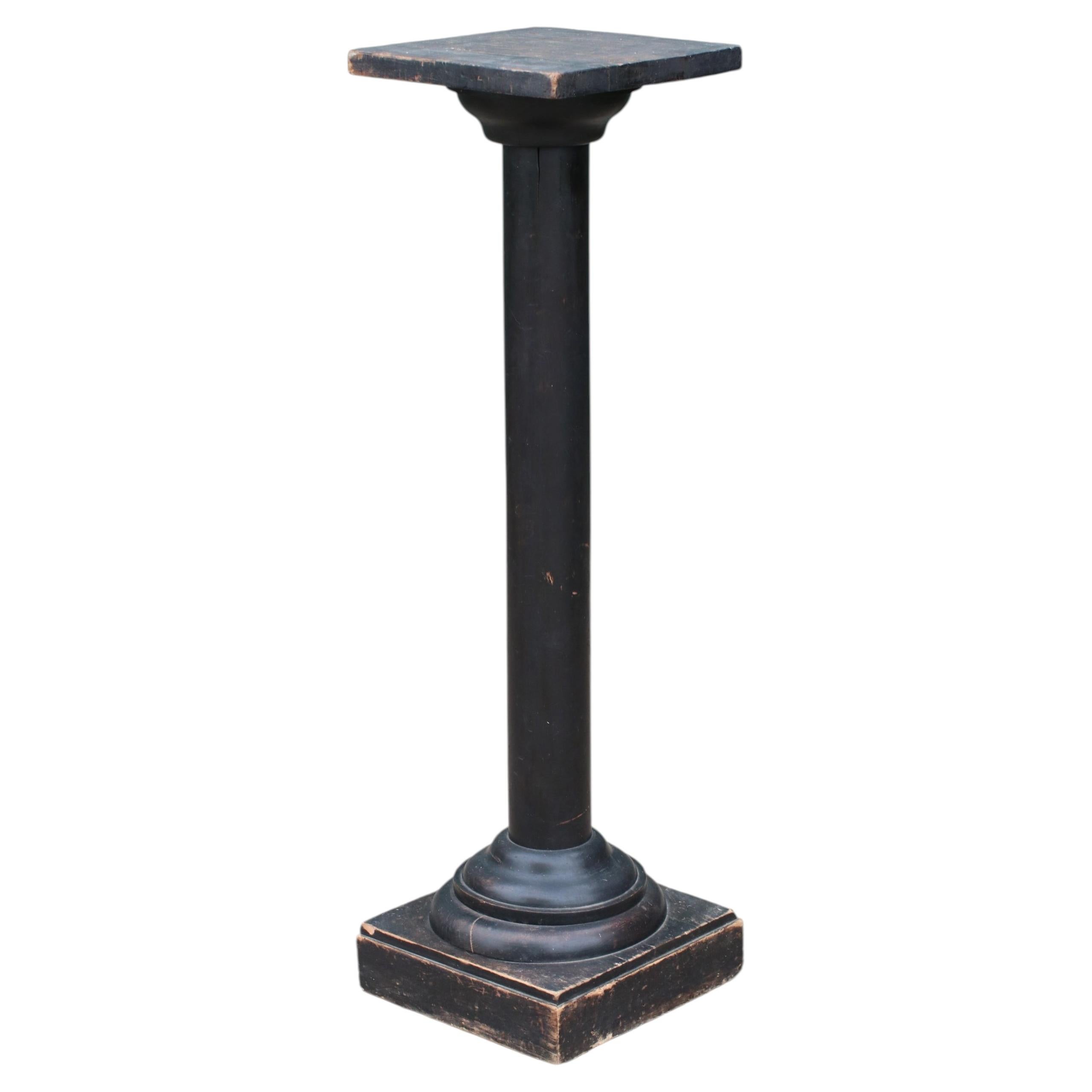 Colonna a piedistallo francese ebanizzata con patina wabi-sabi, fine del XIX secolo in vendita