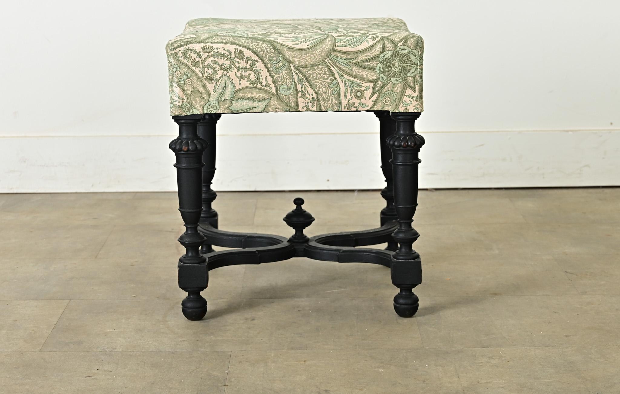 Französischer Hocker, ebonisiert und gepolstert (Louis XVI.) im Angebot
