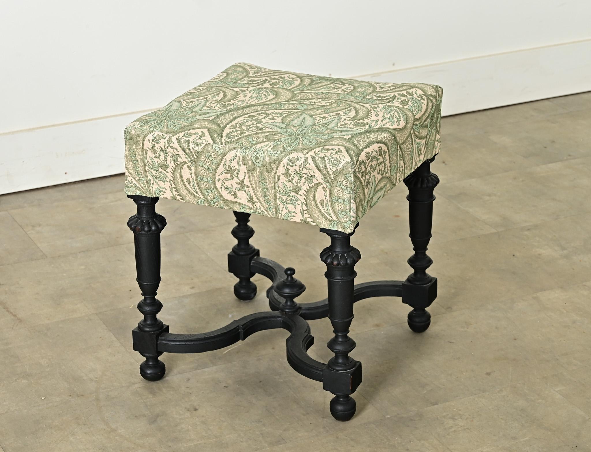 Französischer Hocker, ebonisiert und gepolstert (Stoff) im Angebot